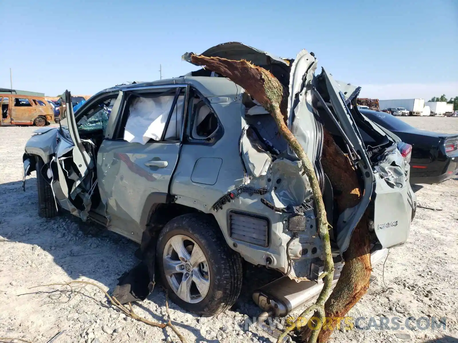 3 Photograph of a damaged car 2T3W1RFV4MW151200 TOYOTA RAV4 2021