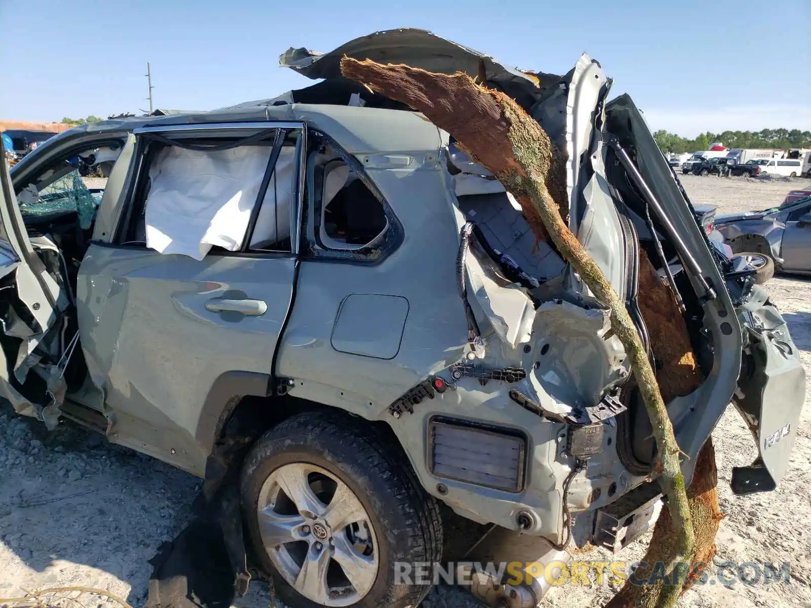 9 Photograph of a damaged car 2T3W1RFV4MW151200 TOYOTA RAV4 2021