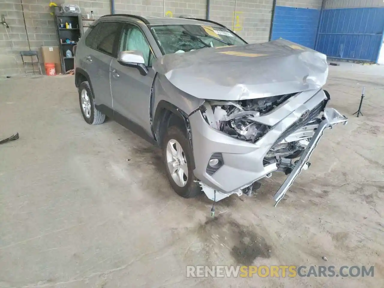 1 Photograph of a damaged car 2T3W1RFV4MW153447 TOYOTA RAV4 2021