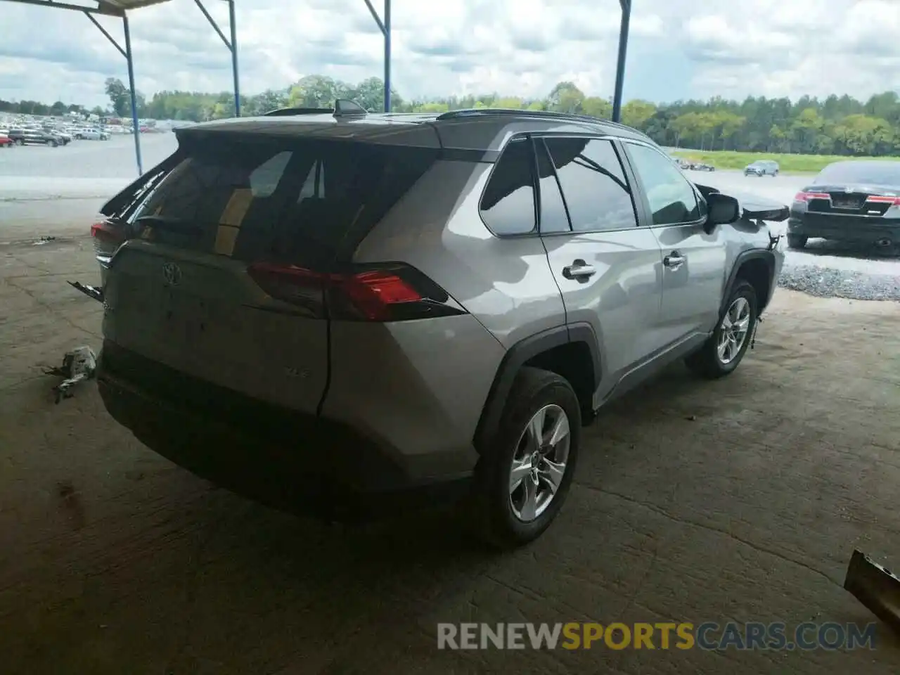 4 Photograph of a damaged car 2T3W1RFV4MW153447 TOYOTA RAV4 2021