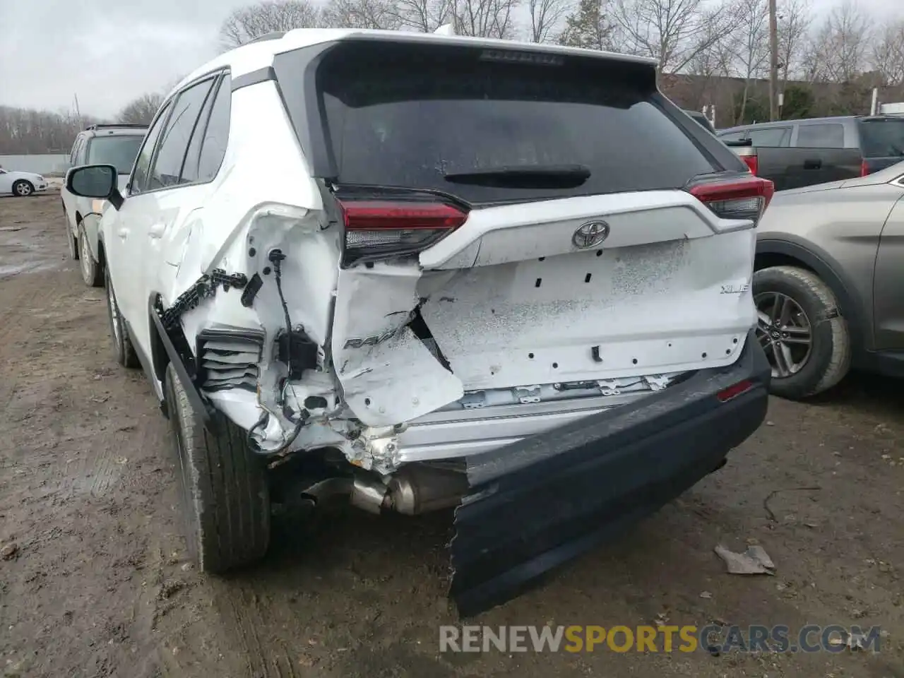 9 Photograph of a damaged car 2T3W1RFV4MW162732 TOYOTA RAV4 2021