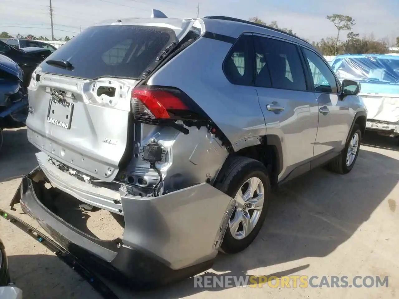 4 Photograph of a damaged car 2T3W1RFV4MW167834 TOYOTA RAV4 2021