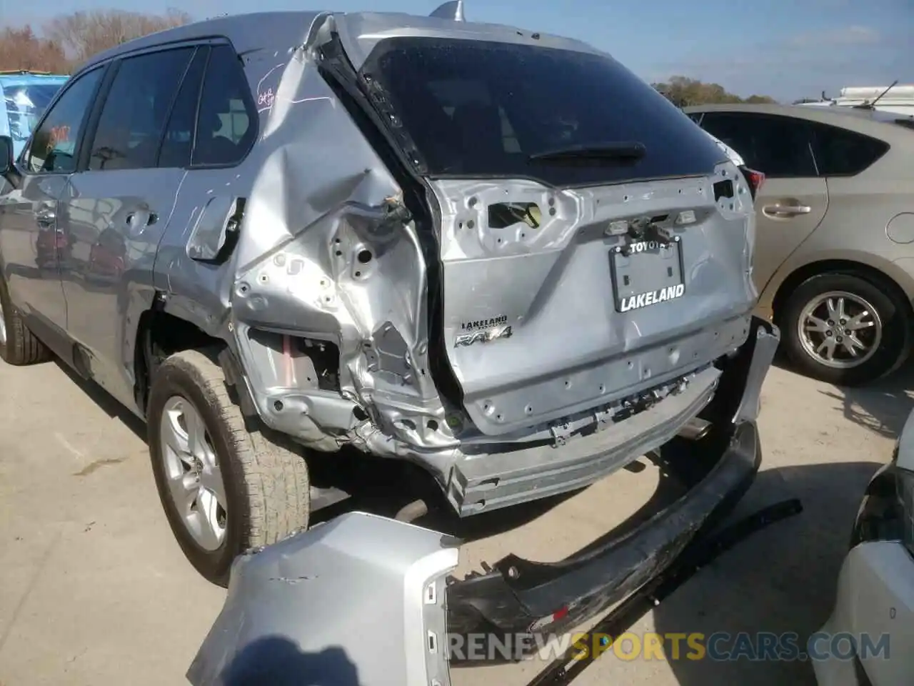 9 Photograph of a damaged car 2T3W1RFV4MW167834 TOYOTA RAV4 2021