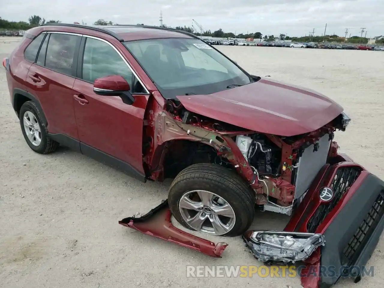 1 Photograph of a damaged car 2T3W1RFV4MW174590 TOYOTA RAV4 2021