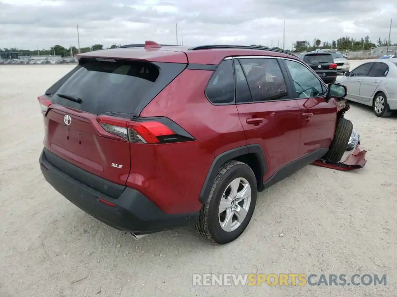 4 Photograph of a damaged car 2T3W1RFV4MW174590 TOYOTA RAV4 2021