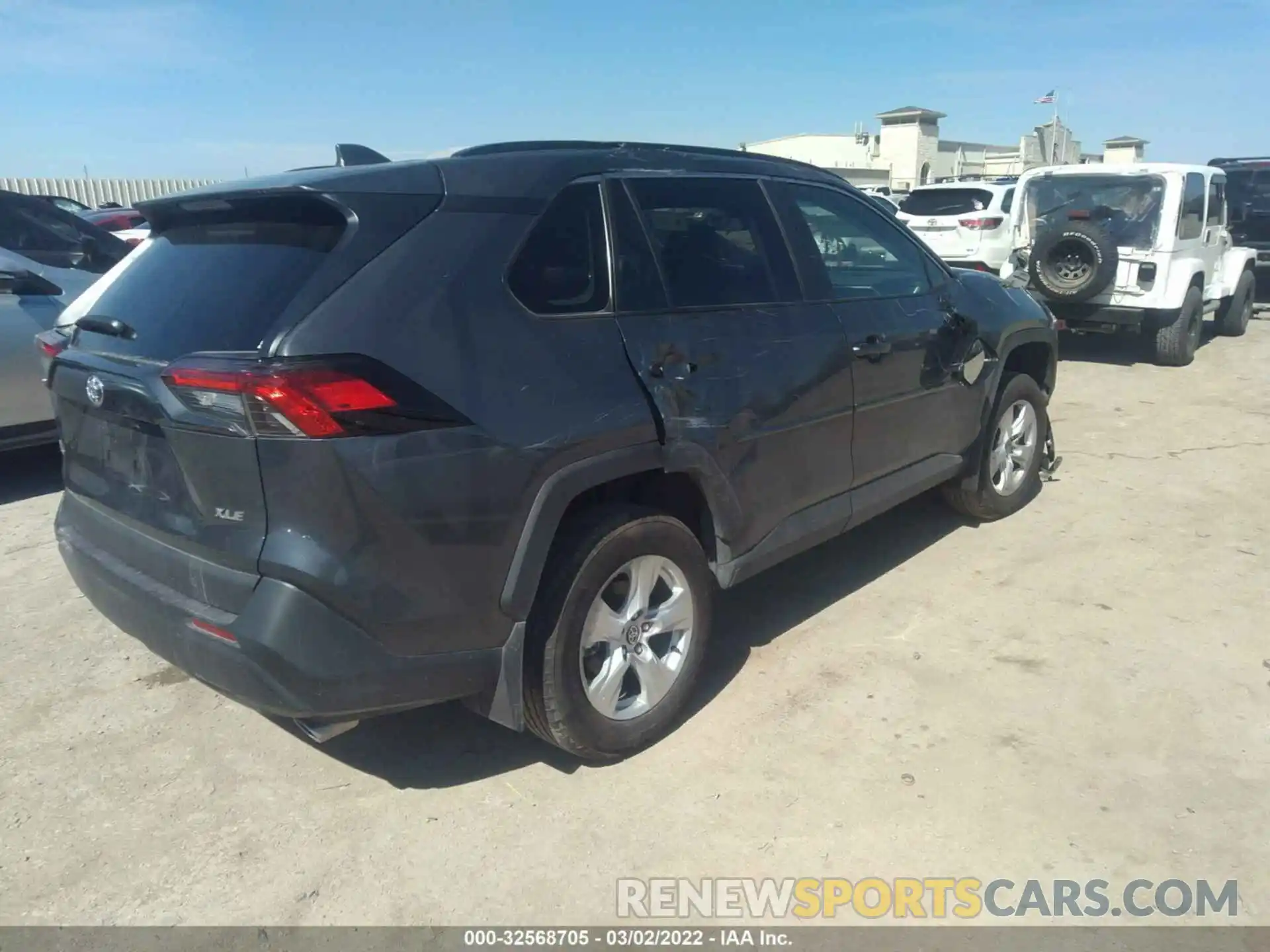 4 Photograph of a damaged car 2T3W1RFV4MW176226 TOYOTA RAV4 2021