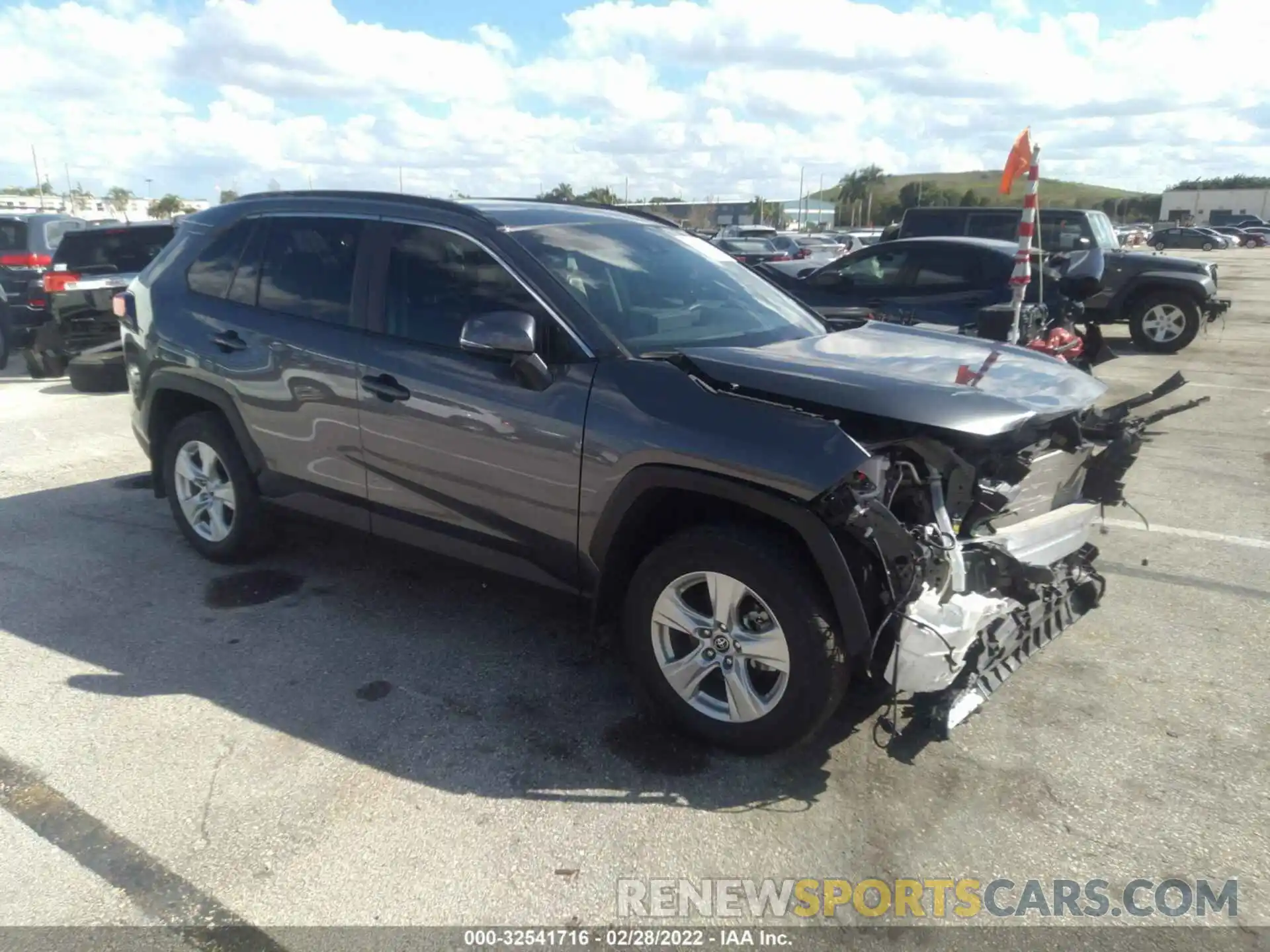 1 Photograph of a damaged car 2T3W1RFV5MC108289 TOYOTA RAV4 2021