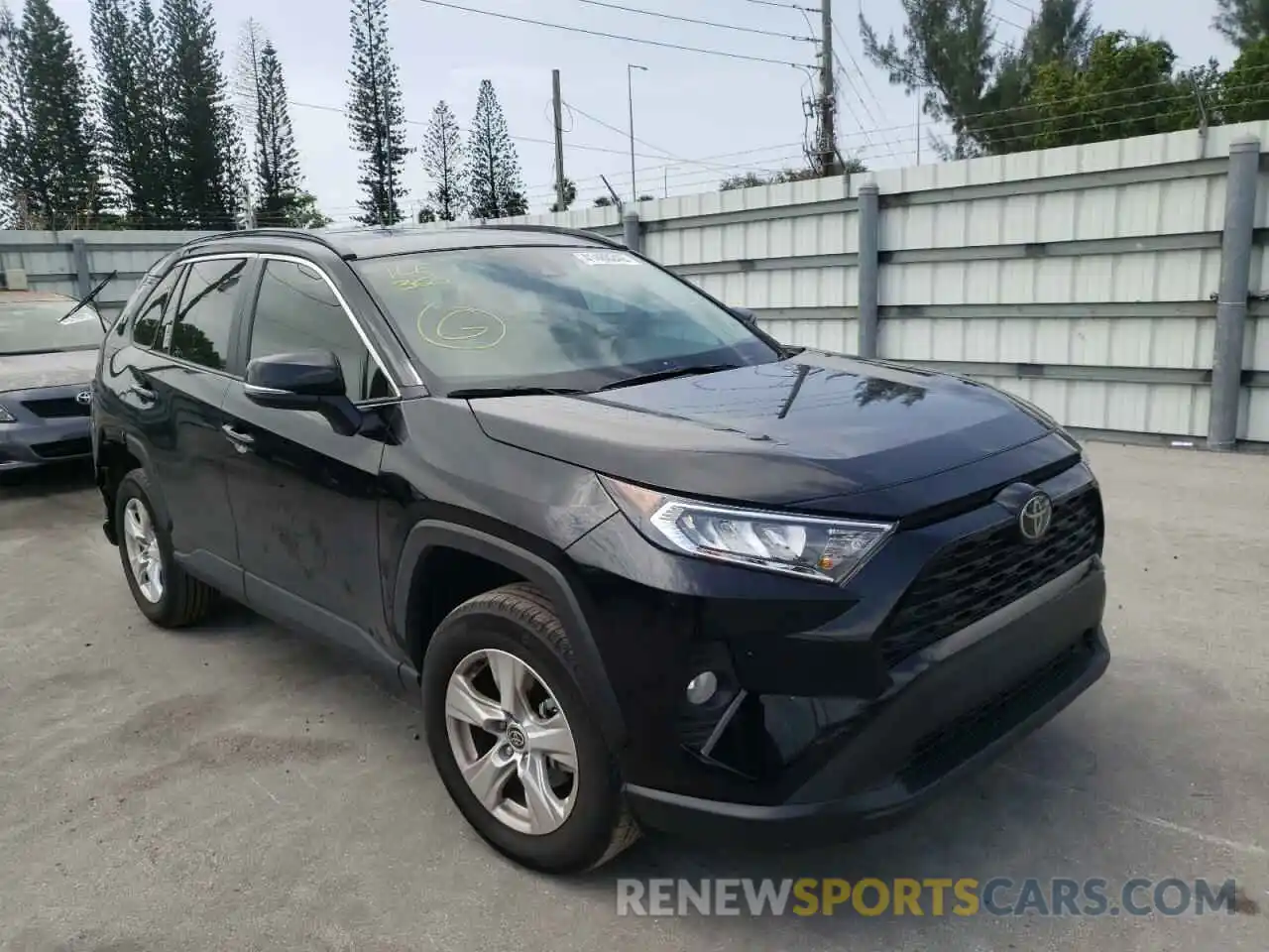 1 Photograph of a damaged car 2T3W1RFV5MC110530 TOYOTA RAV4 2021