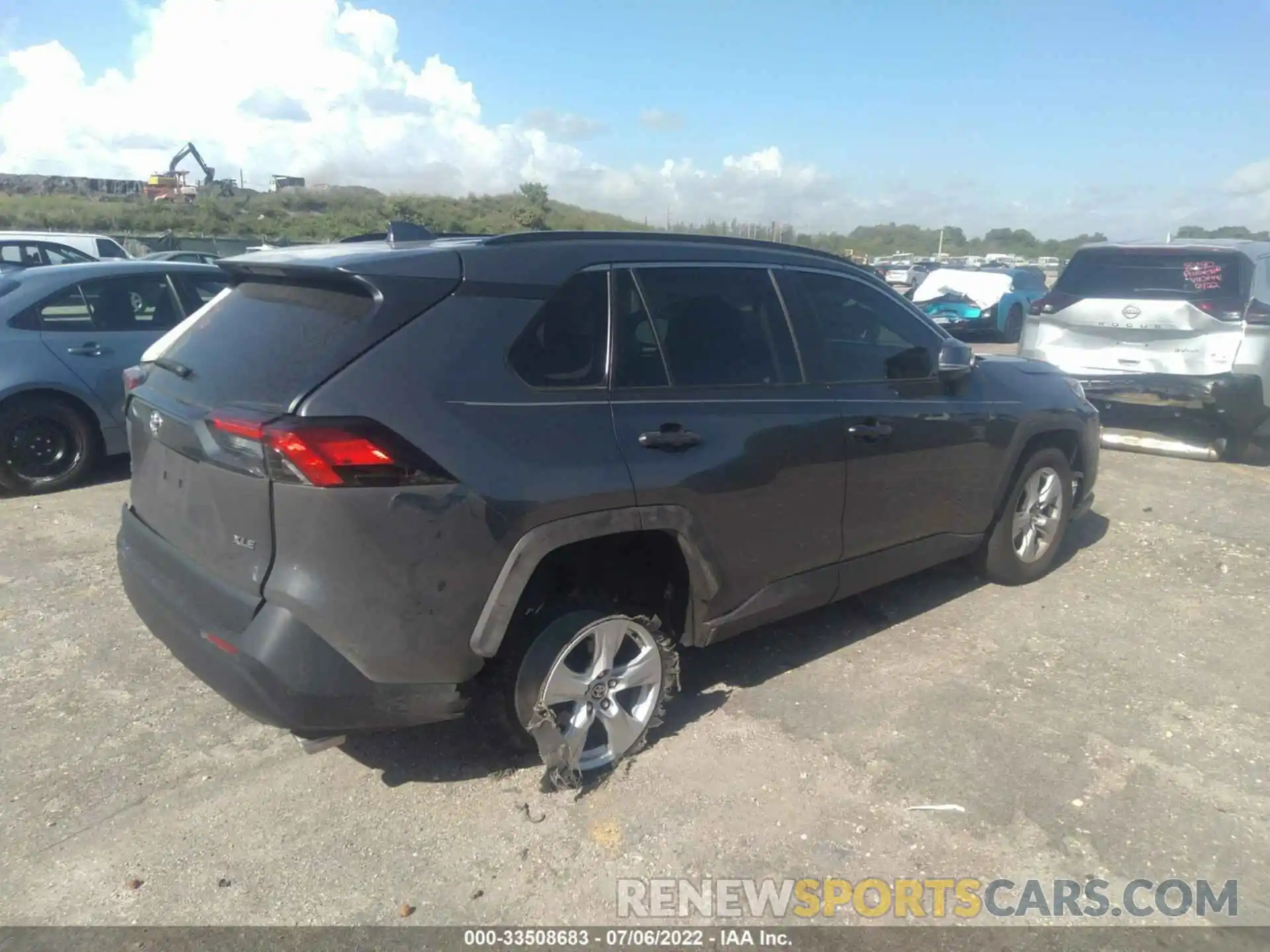 4 Photograph of a damaged car 2T3W1RFV5MC114044 TOYOTA RAV4 2021