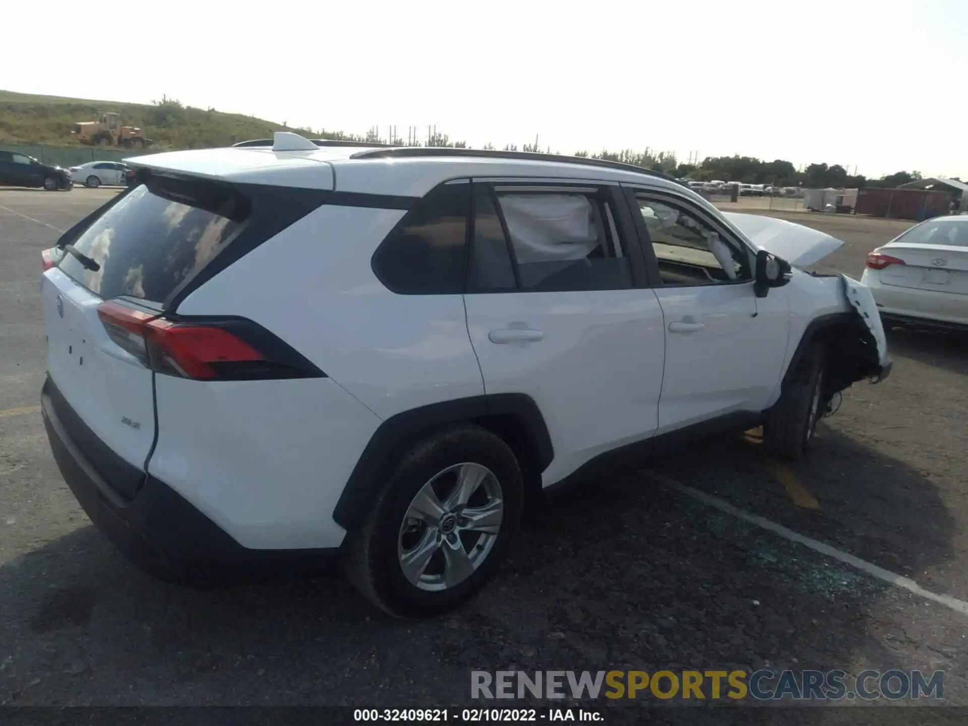 4 Photograph of a damaged car 2T3W1RFV5MC130485 TOYOTA RAV4 2021