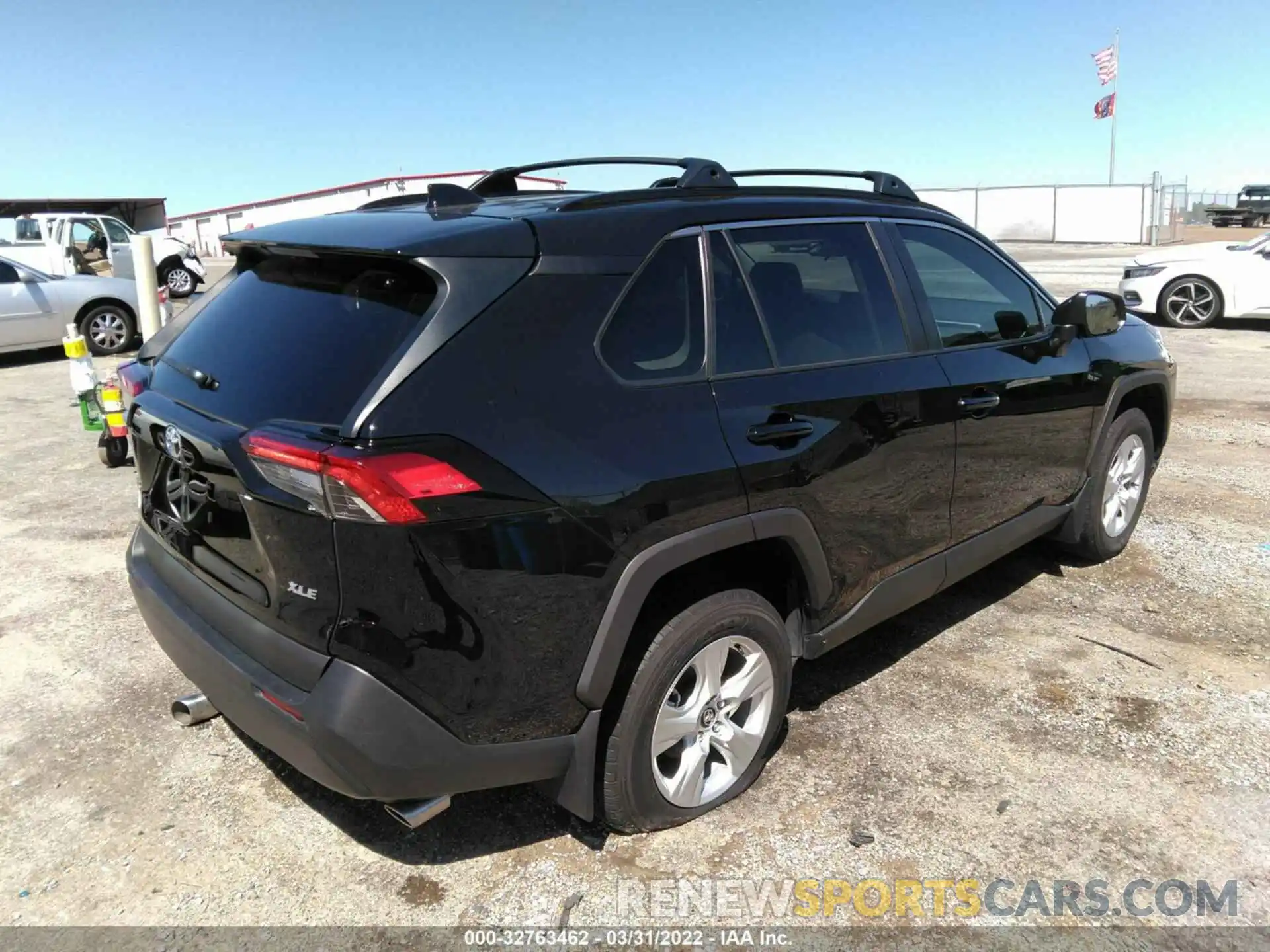 4 Photograph of a damaged car 2T3W1RFV5MW104001 TOYOTA RAV4 2021