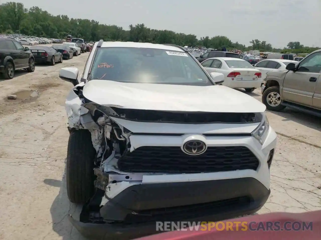 9 Photograph of a damaged car 2T3W1RFV5MW104905 TOYOTA RAV4 2021