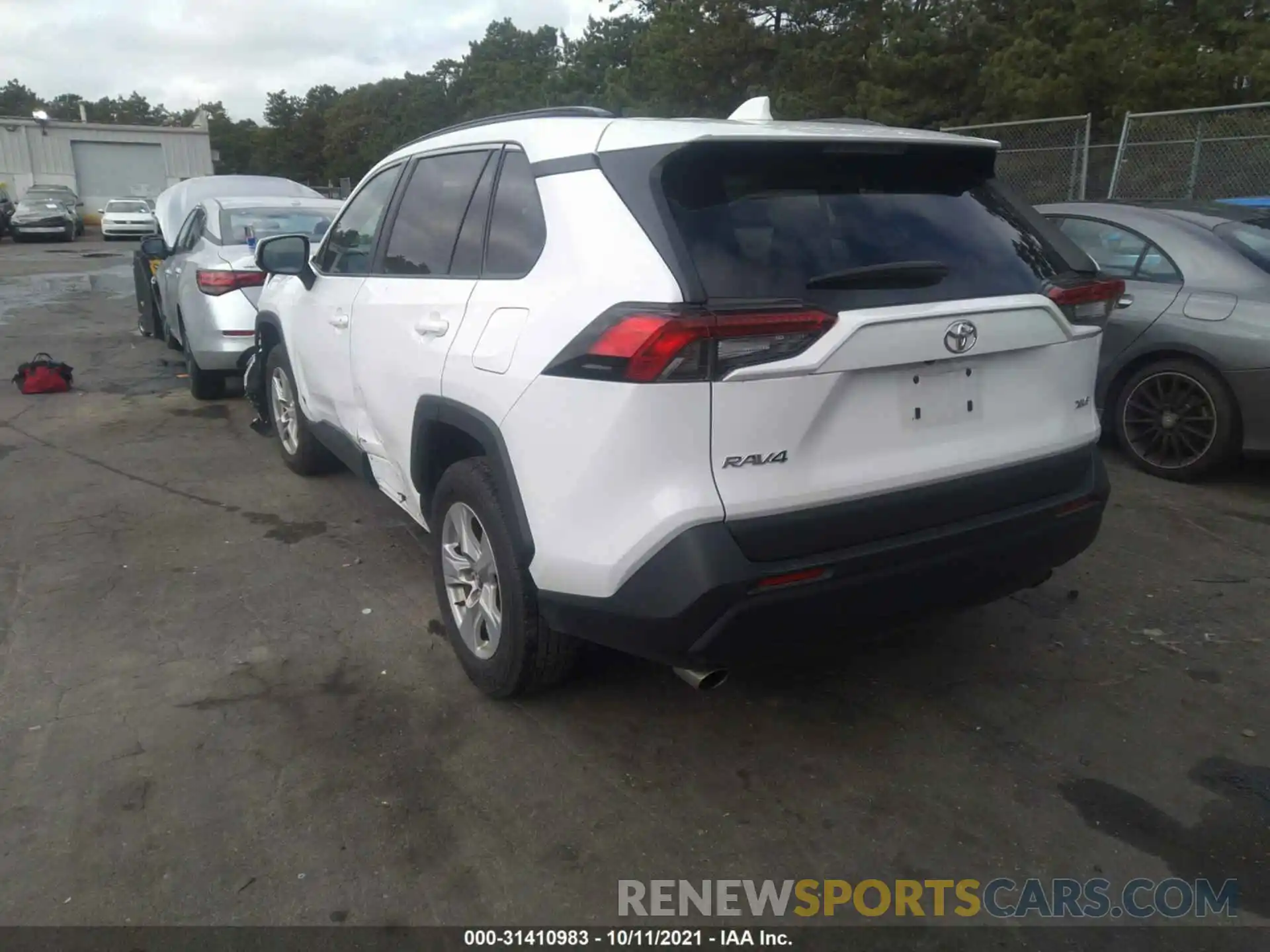 3 Photograph of a damaged car 2T3W1RFV5MW112017 TOYOTA RAV4 2021