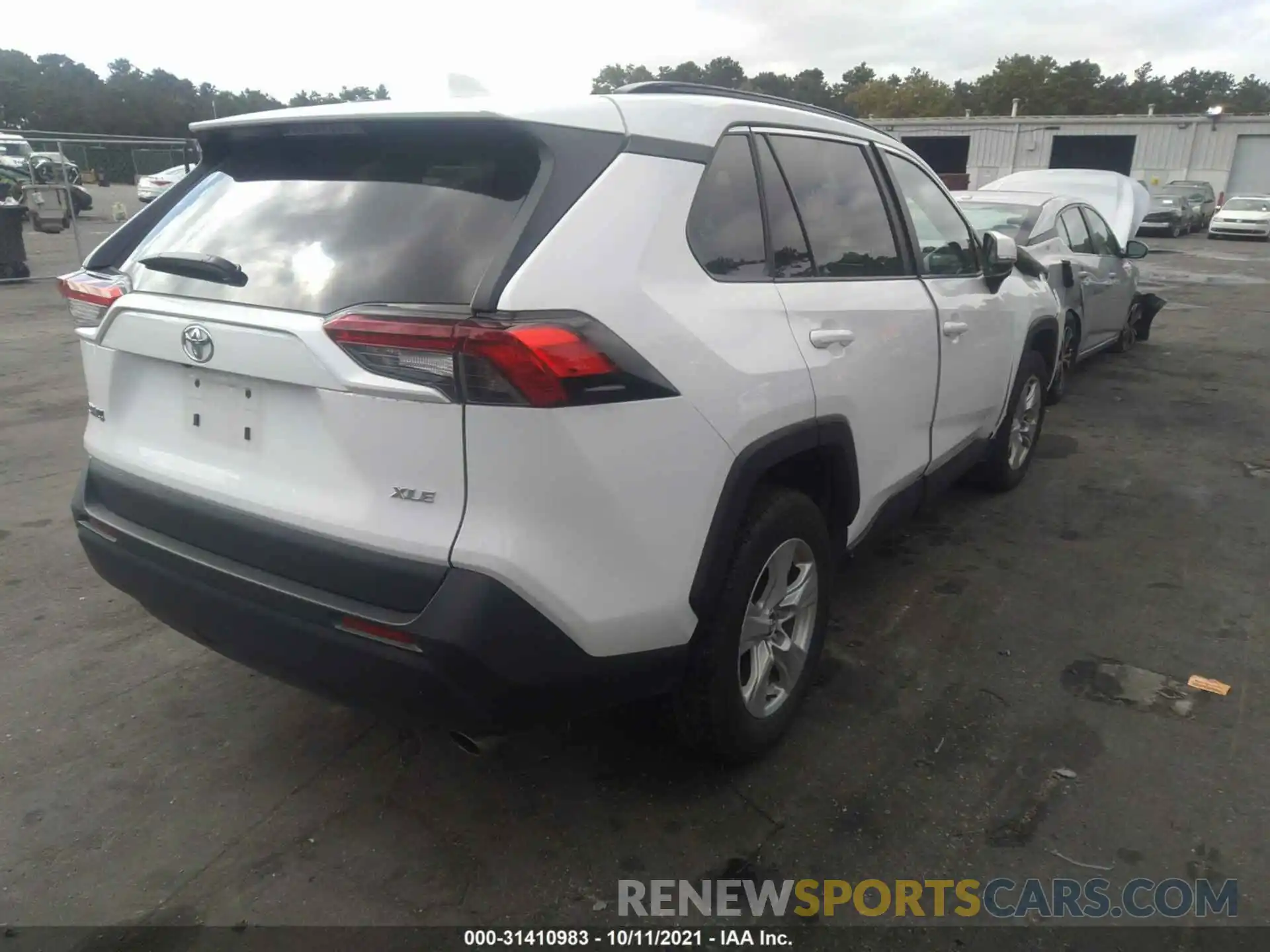 4 Photograph of a damaged car 2T3W1RFV5MW112017 TOYOTA RAV4 2021