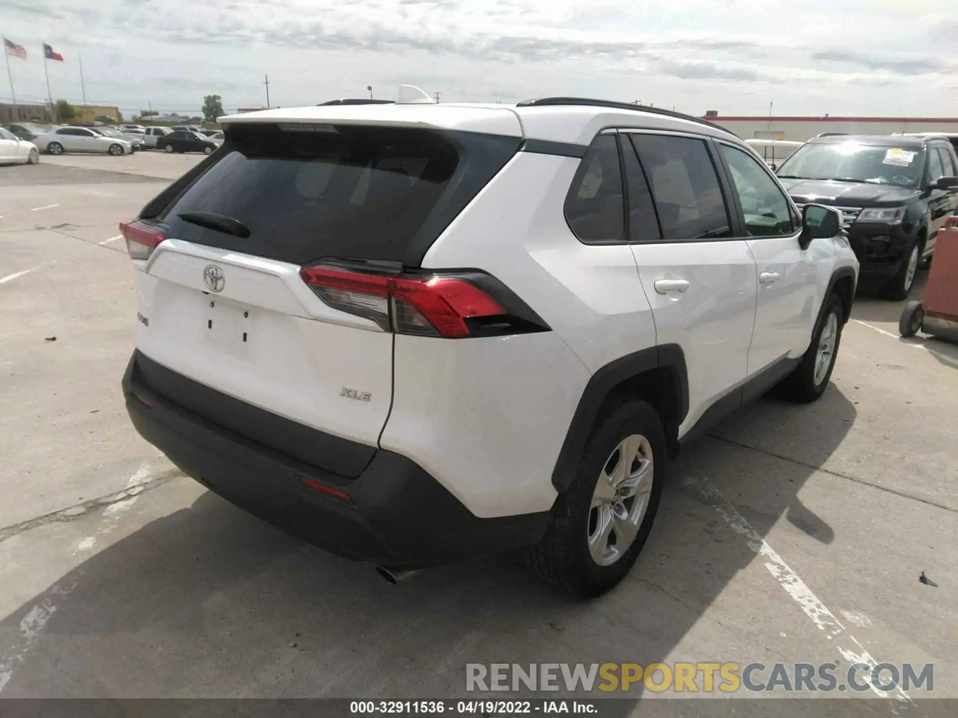 4 Photograph of a damaged car 2T3W1RFV5MW112907 TOYOTA RAV4 2021