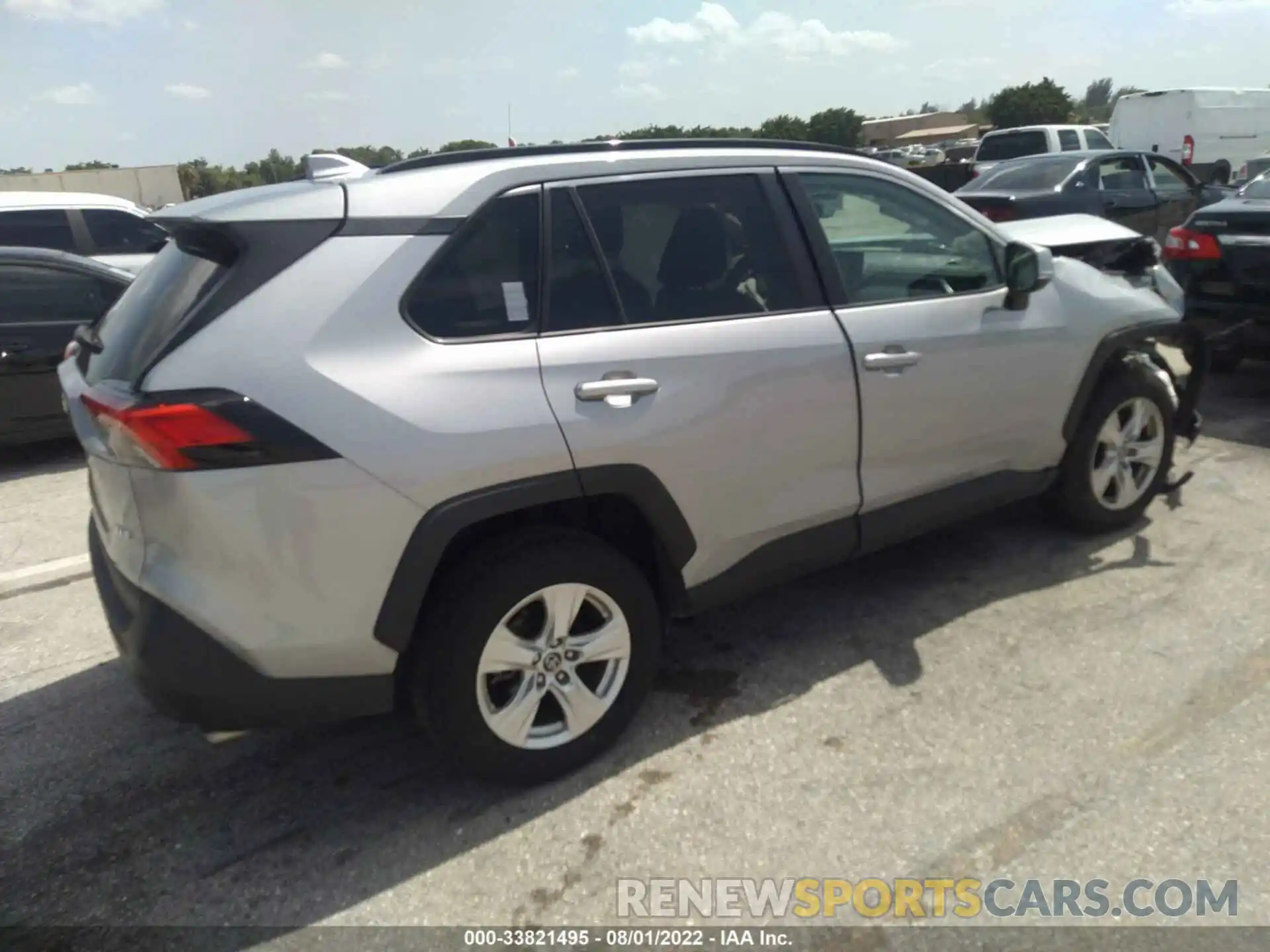 4 Photograph of a damaged car 2T3W1RFV5MW113135 TOYOTA RAV4 2021