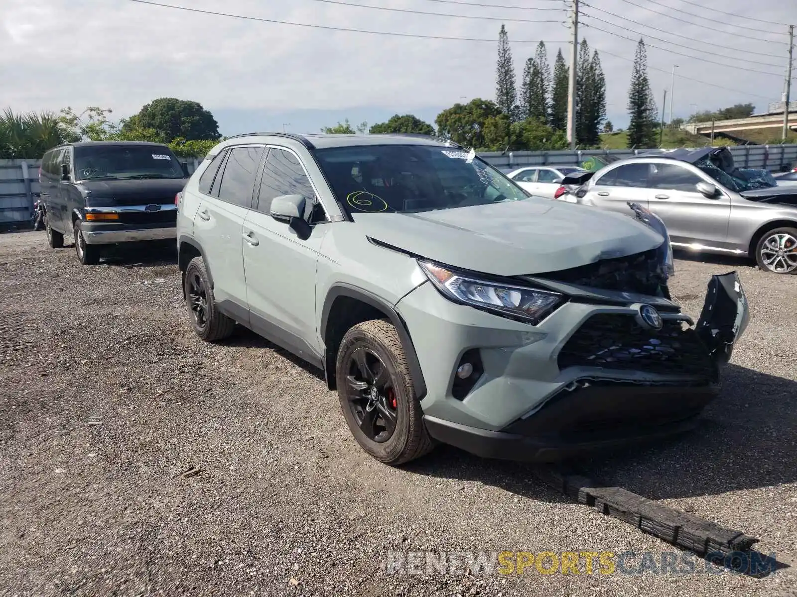 1 Photograph of a damaged car 2T3W1RFV5MW115421 TOYOTA RAV4 2021