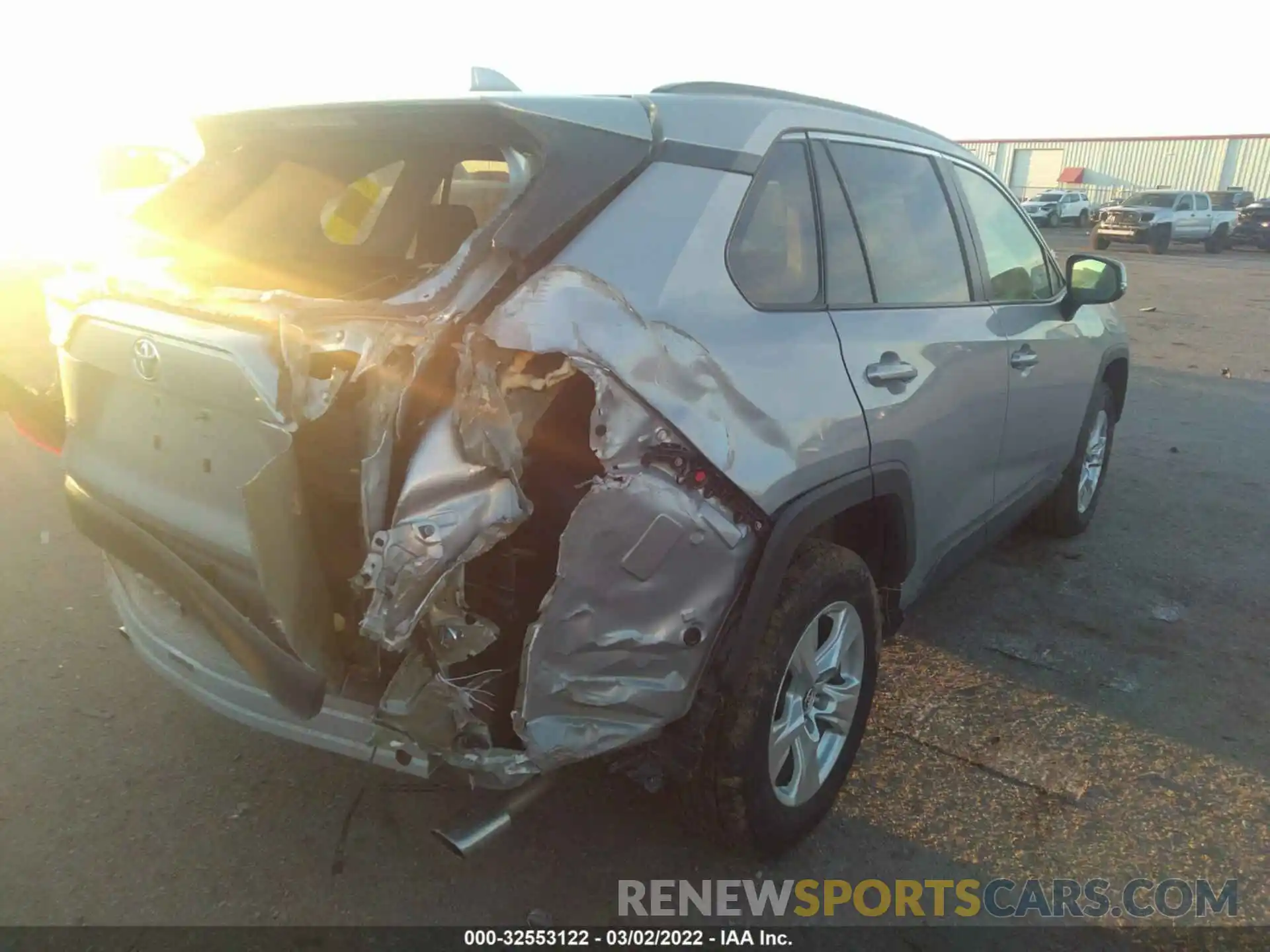 4 Photograph of a damaged car 2T3W1RFV5MW116195 TOYOTA RAV4 2021