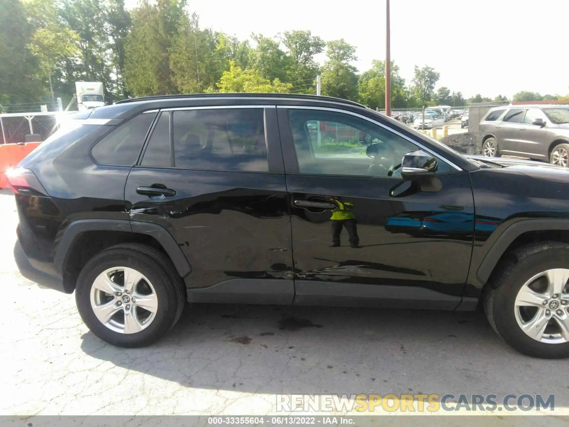 6 Photograph of a damaged car 2T3W1RFV5MW118884 TOYOTA RAV4 2021