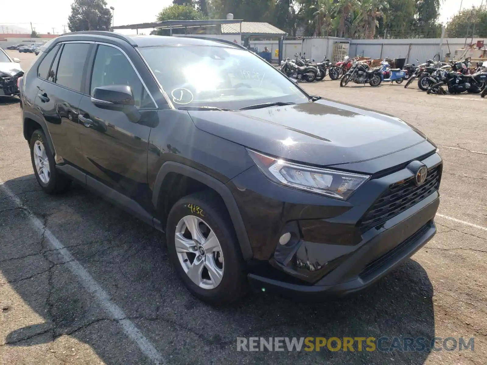 1 Photograph of a damaged car 2T3W1RFV5MW121428 TOYOTA RAV4 2021