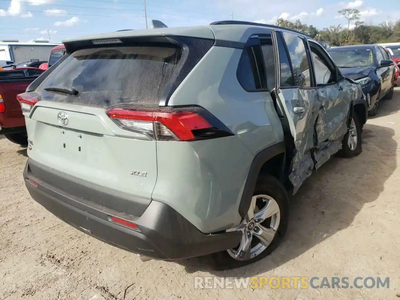 4 Photograph of a damaged car 2T3W1RFV5MW122899 TOYOTA RAV4 2021