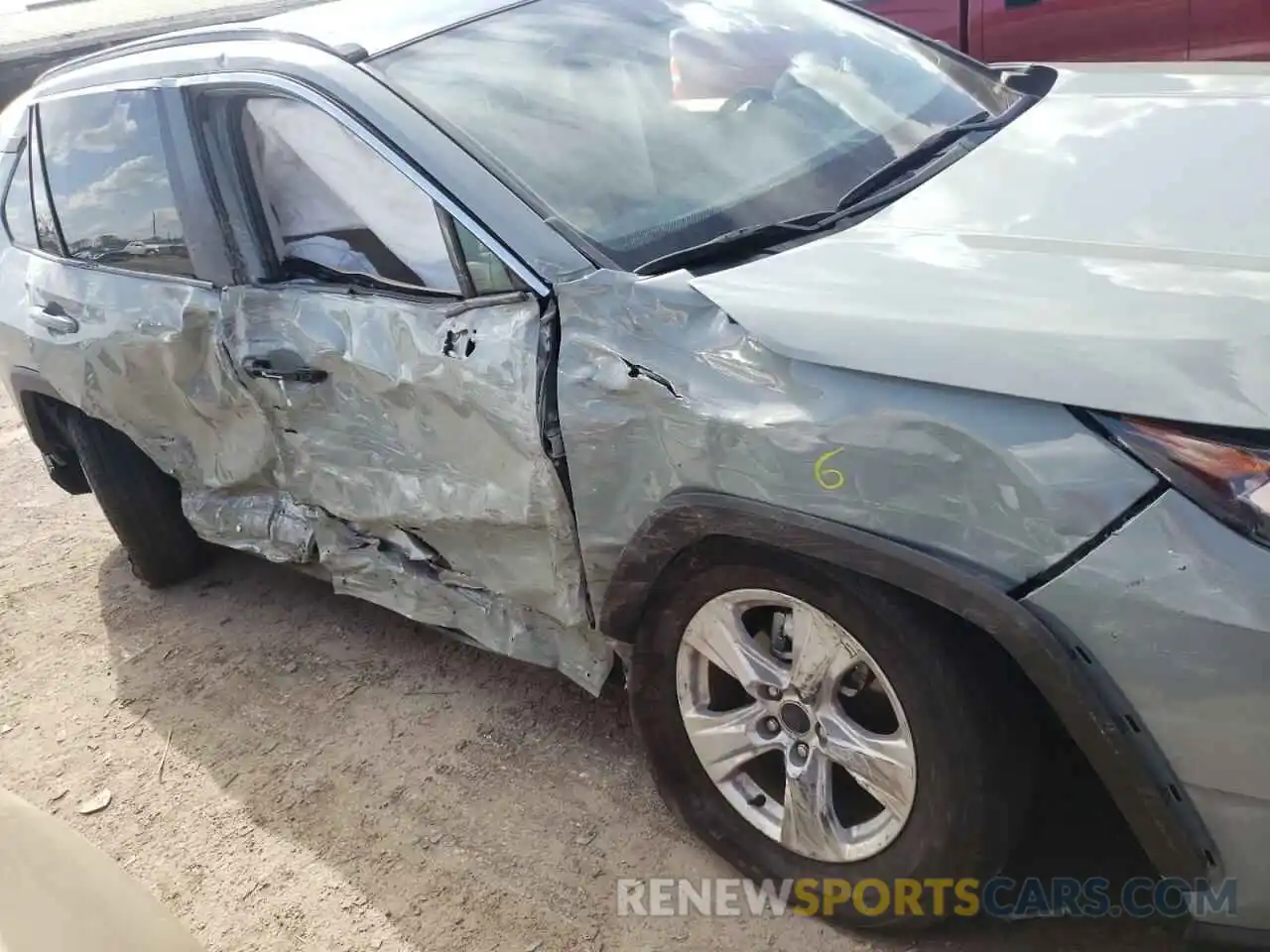 9 Photograph of a damaged car 2T3W1RFV5MW122899 TOYOTA RAV4 2021