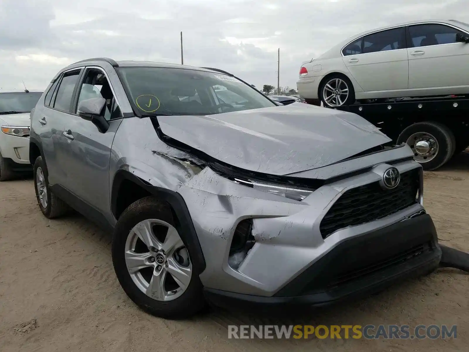 1 Photograph of a damaged car 2T3W1RFV5MW126824 TOYOTA RAV4 2021