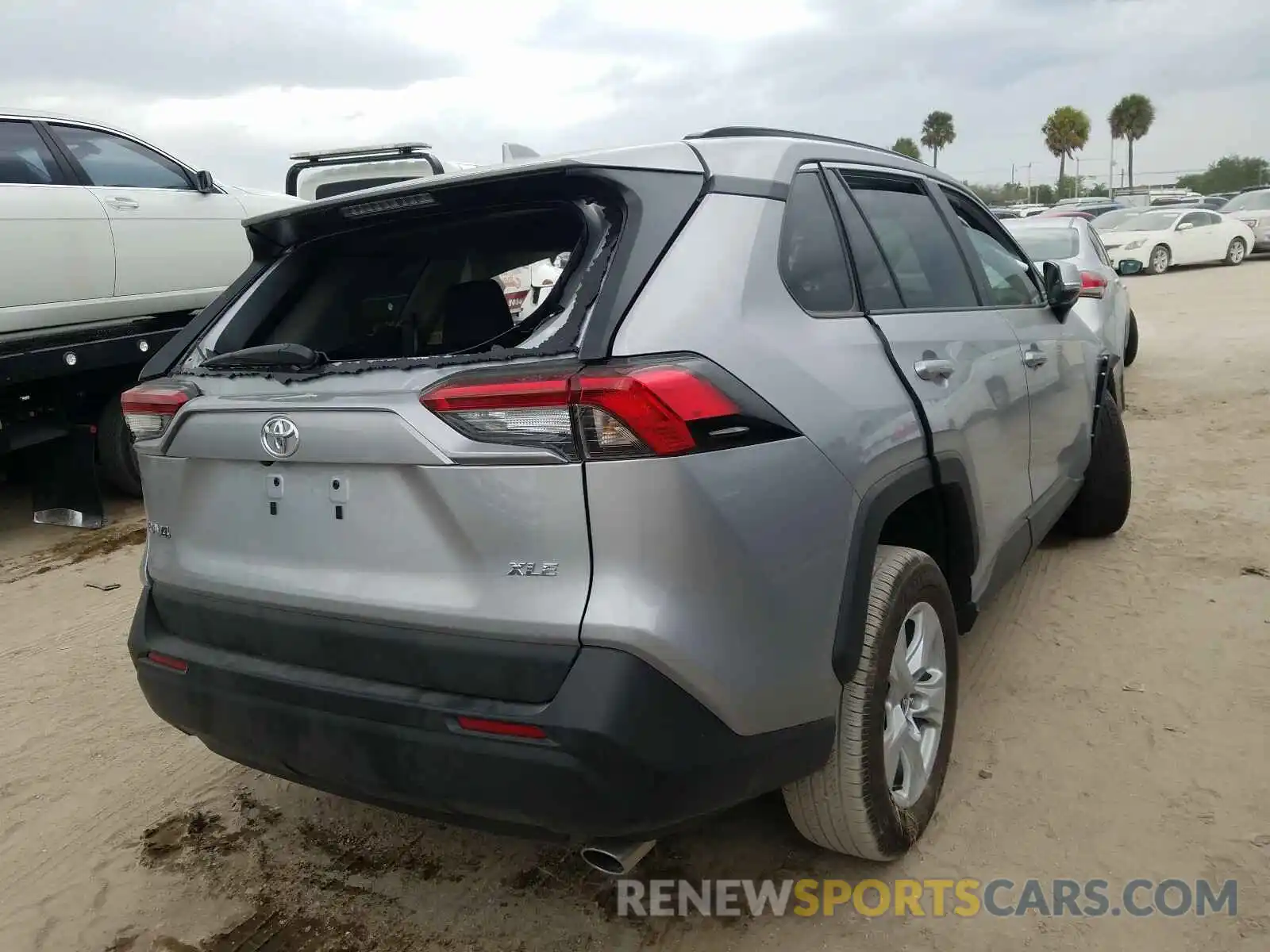 4 Photograph of a damaged car 2T3W1RFV5MW126824 TOYOTA RAV4 2021