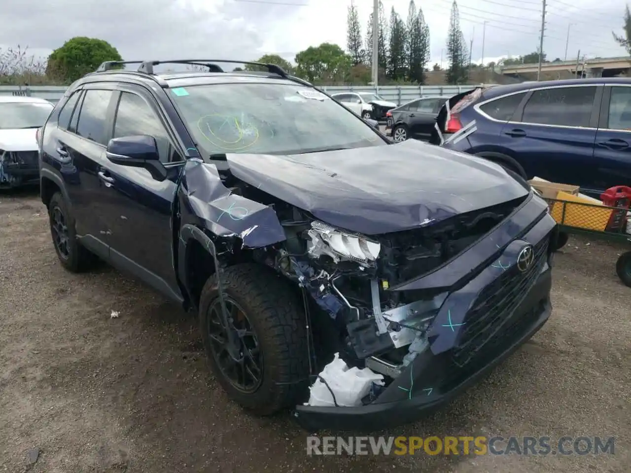 1 Photograph of a damaged car 2T3W1RFV5MW131036 TOYOTA RAV4 2021