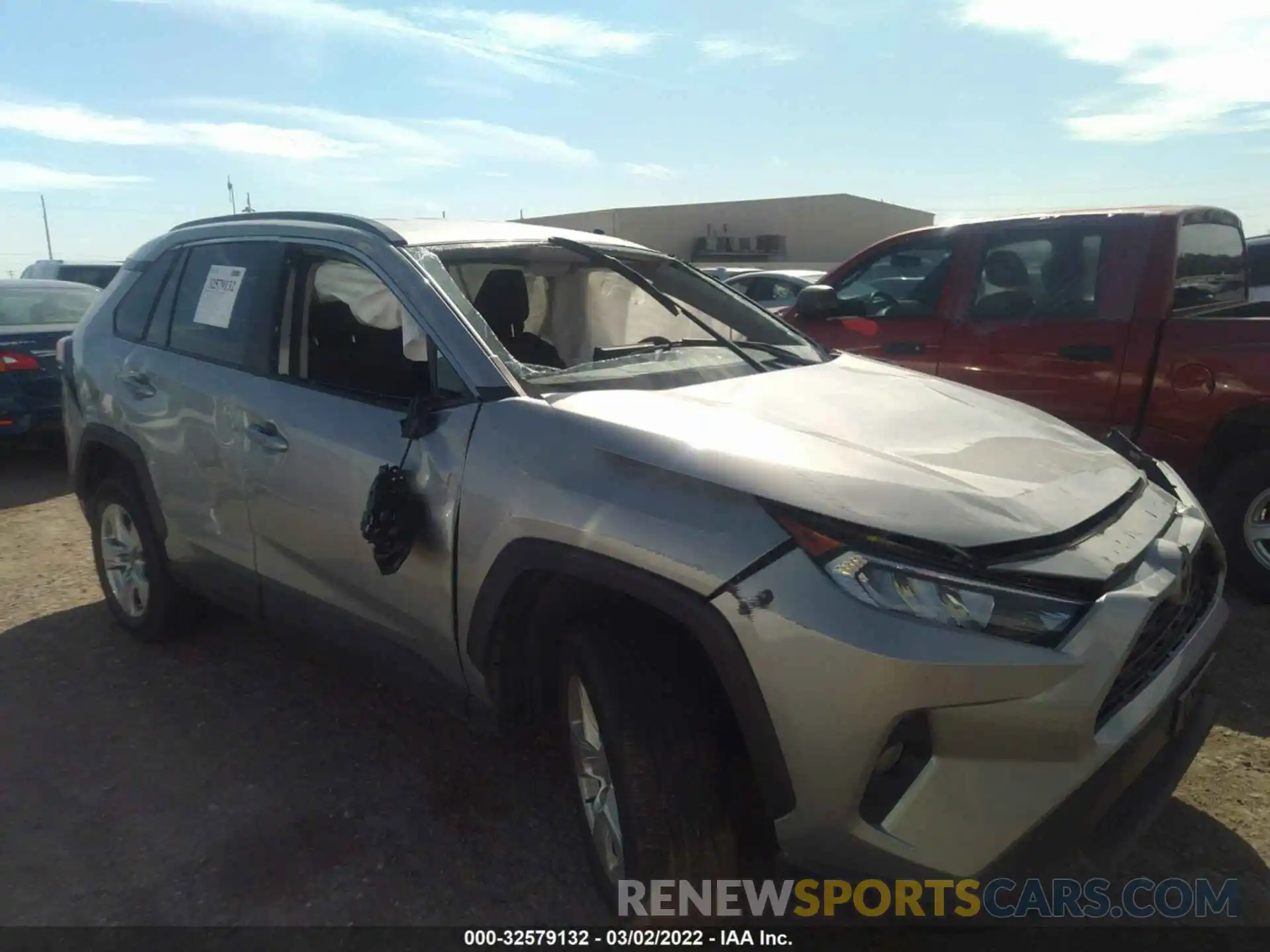 1 Photograph of a damaged car 2T3W1RFV5MW148189 TOYOTA RAV4 2021