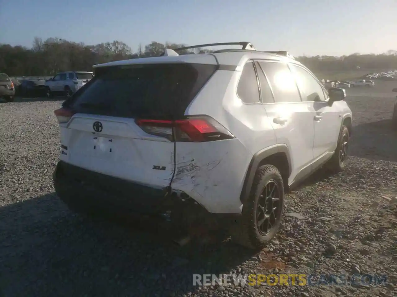 4 Photograph of a damaged car 2T3W1RFV5MW161685 TOYOTA RAV4 2021