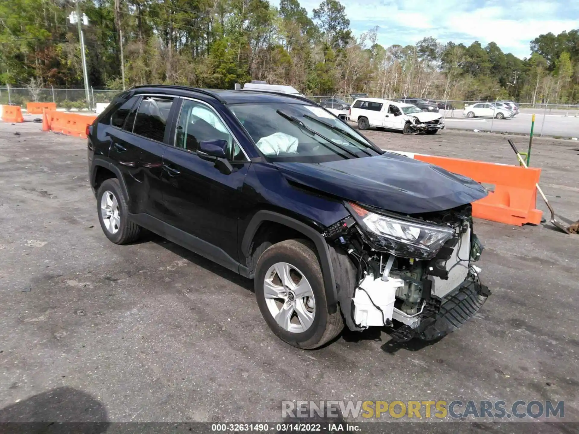 1 Photograph of a damaged car 2T3W1RFV5MW161797 TOYOTA RAV4 2021