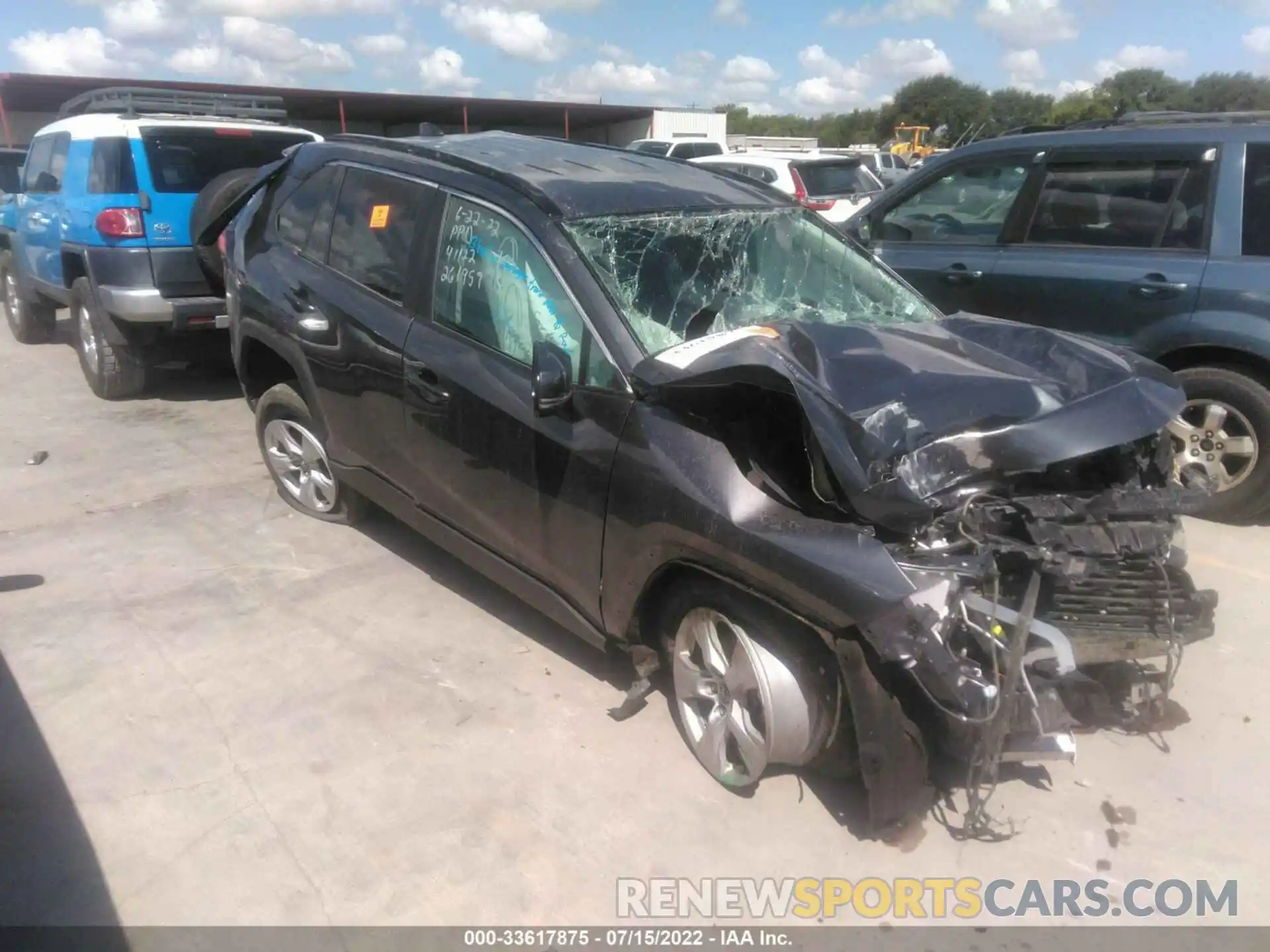 1 Photograph of a damaged car 2T3W1RFV6MC101528 TOYOTA RAV4 2021