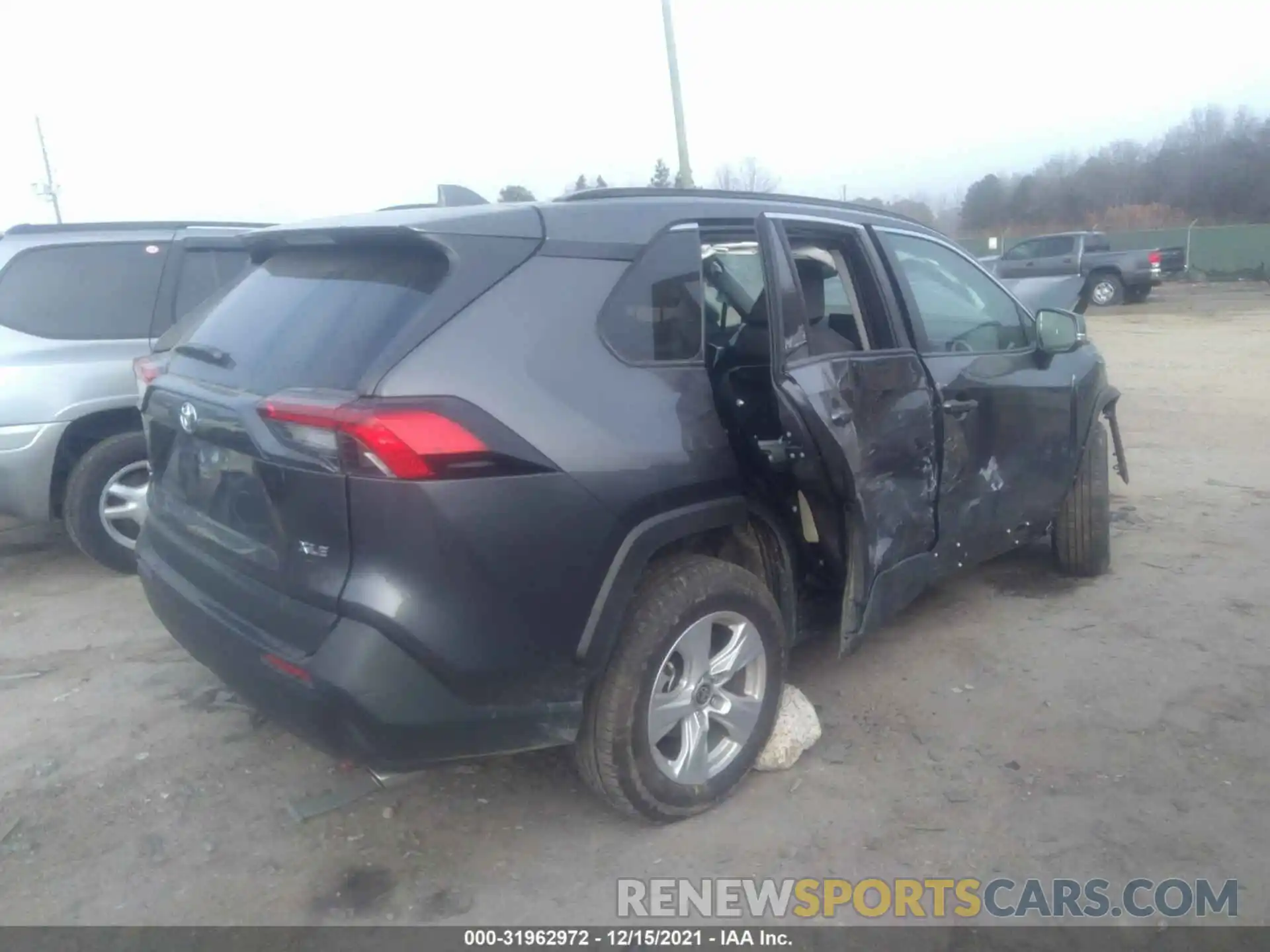 4 Photograph of a damaged car 2T3W1RFV6MC141060 TOYOTA RAV4 2021