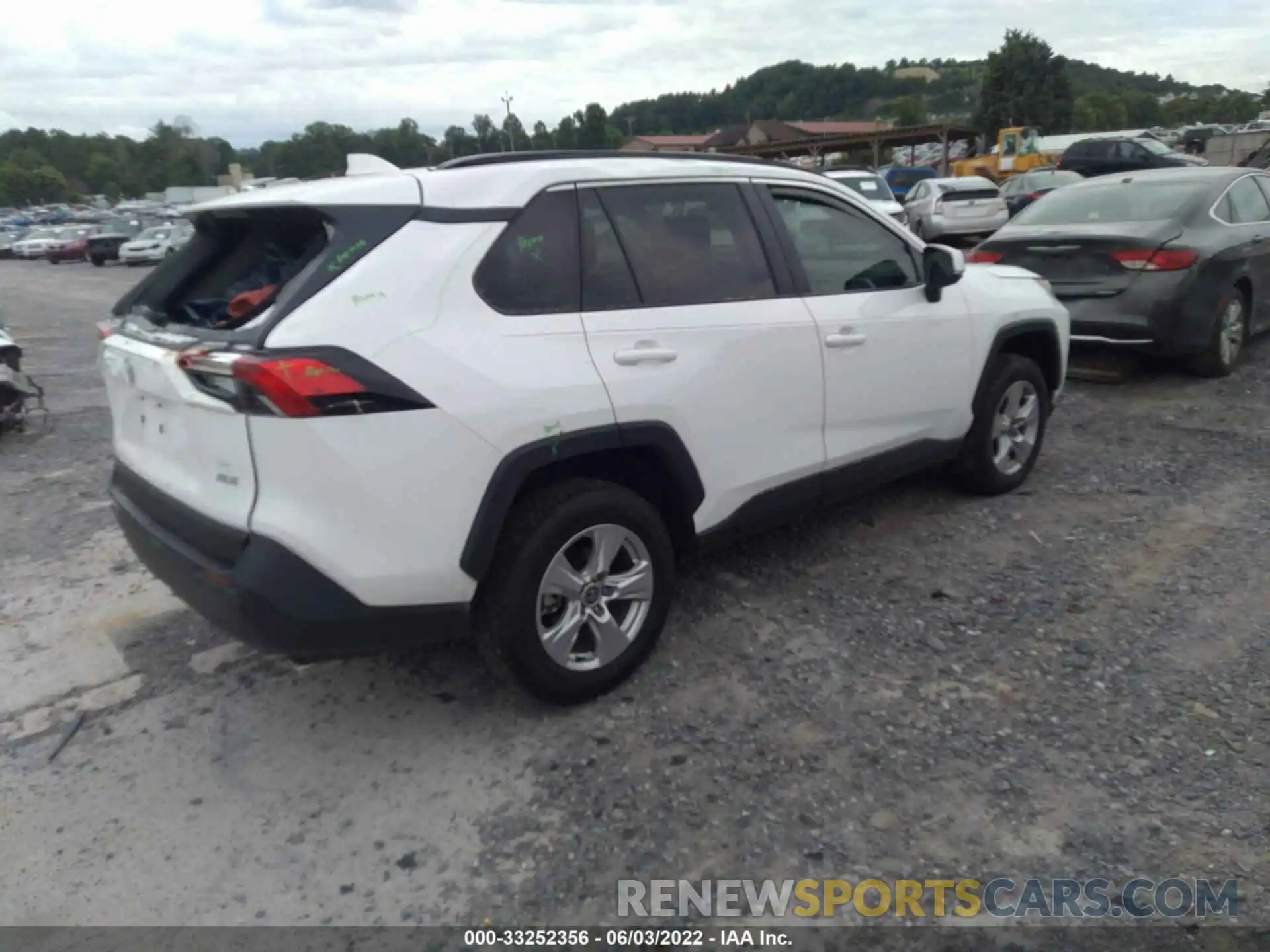 4 Photograph of a damaged car 2T3W1RFV6MC158165 TOYOTA RAV4 2021