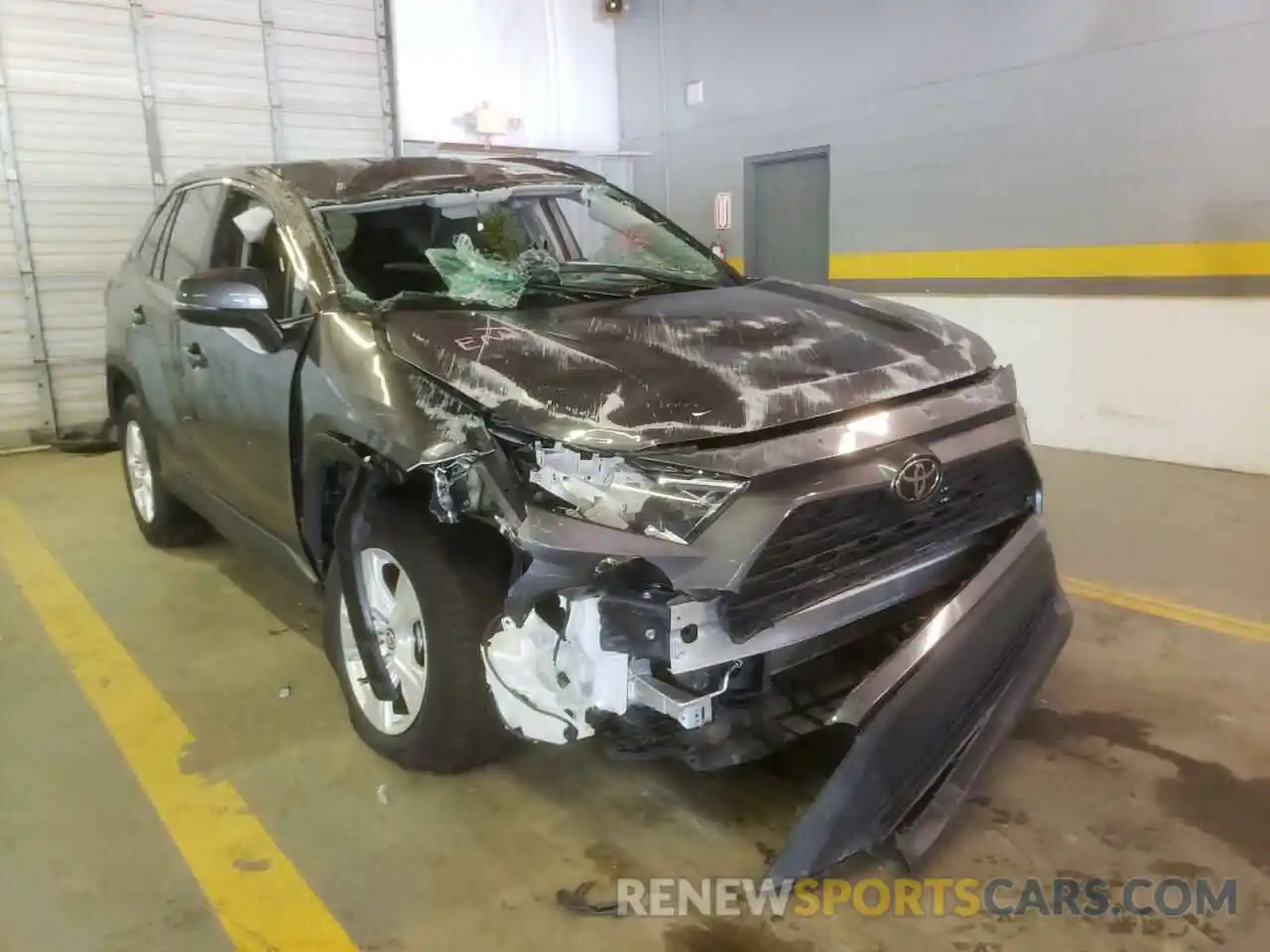 1 Photograph of a damaged car 2T3W1RFV6MW115640 TOYOTA RAV4 2021