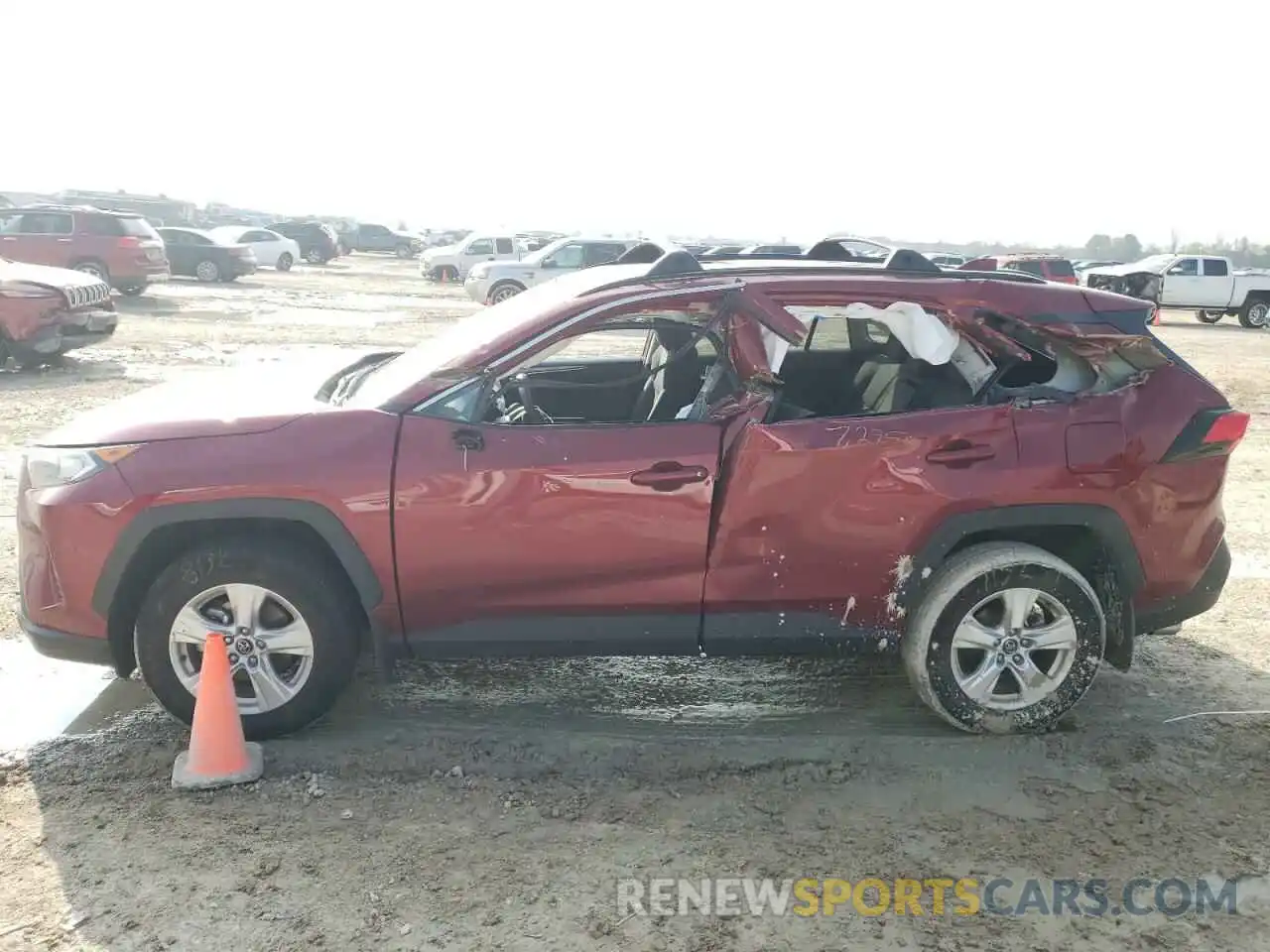 9 Photograph of a damaged car 2T3W1RFV6MW118649 TOYOTA RAV4 2021