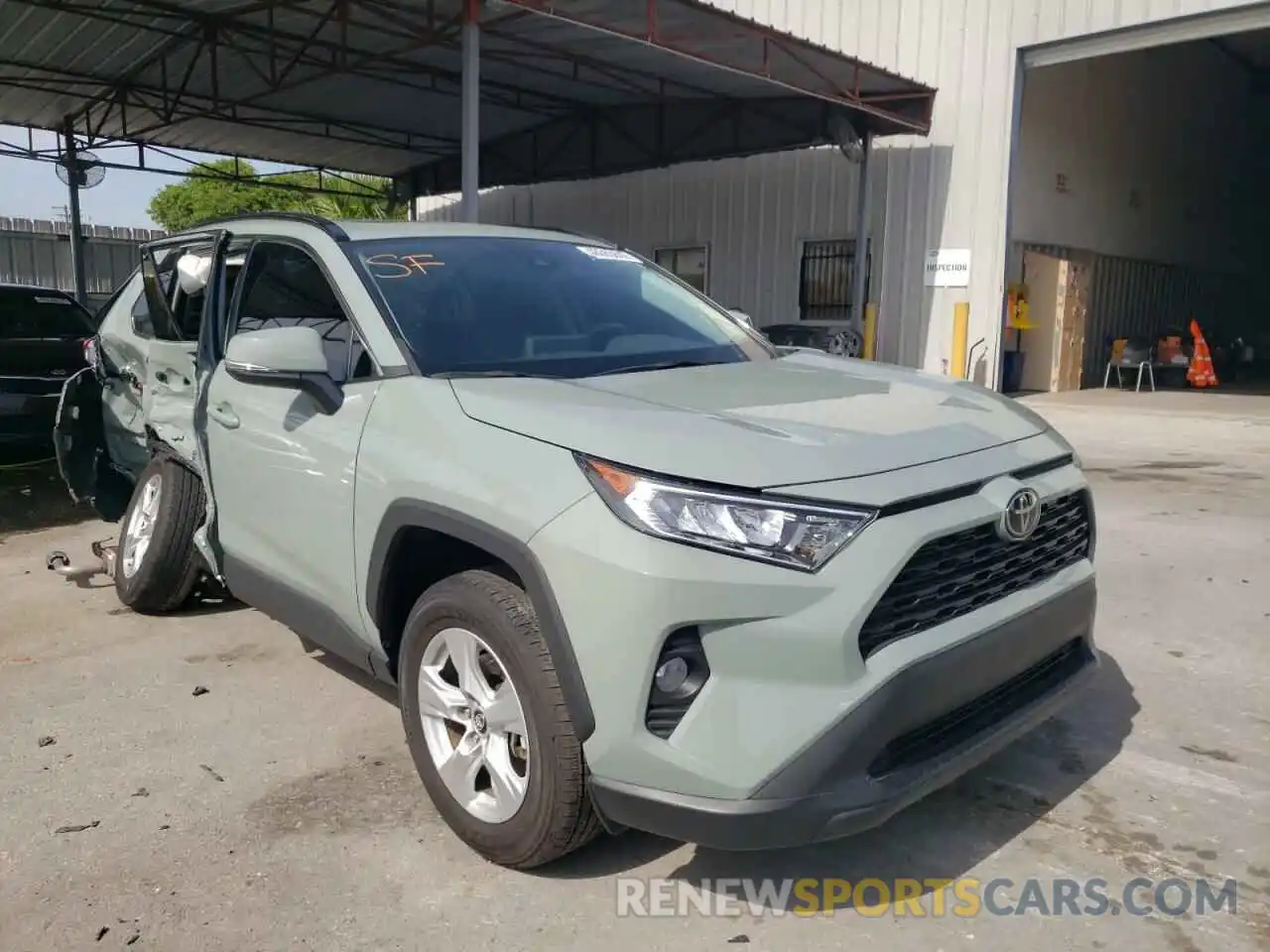 1 Photograph of a damaged car 2T3W1RFV6MW120269 TOYOTA RAV4 2021