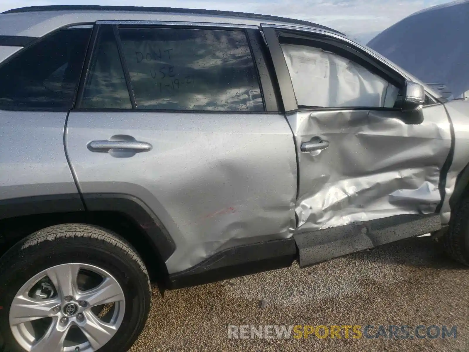 9 Photograph of a damaged car 2T3W1RFV6MW123818 TOYOTA RAV4 2021