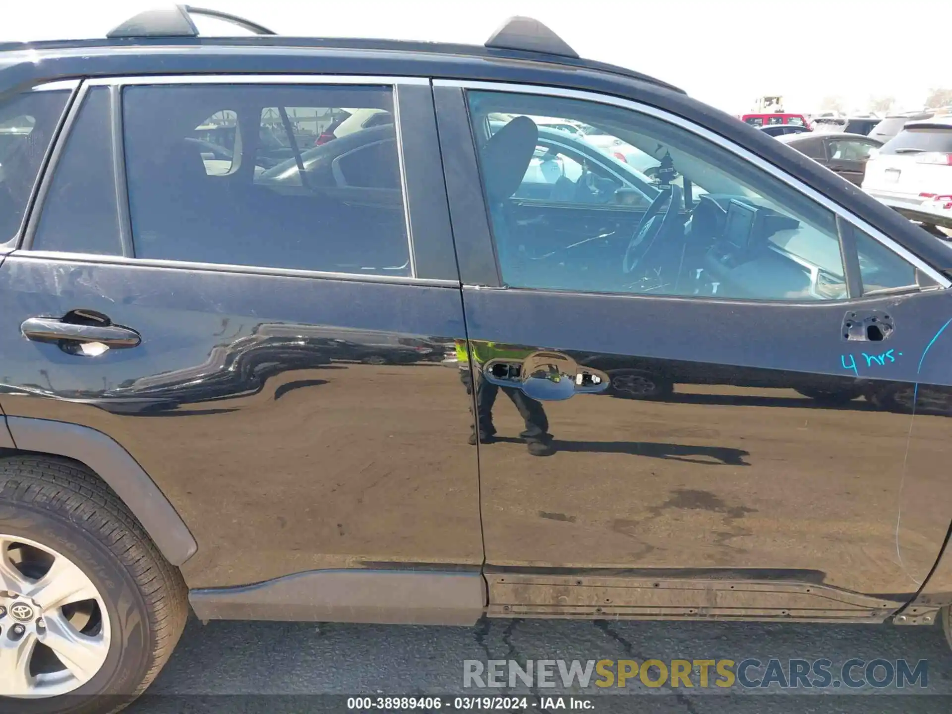 14 Photograph of a damaged car 2T3W1RFV6MW128064 TOYOTA RAV4 2021