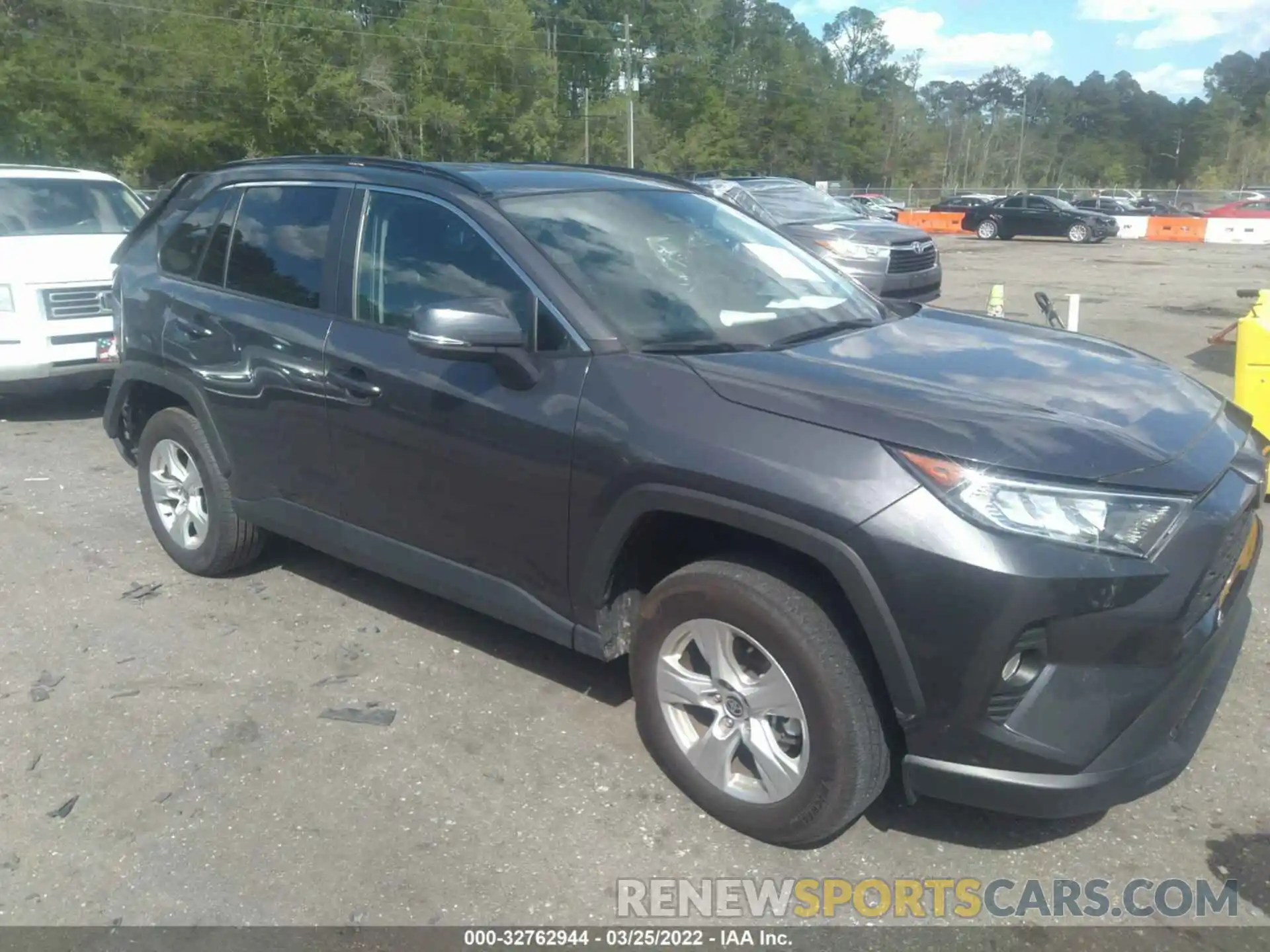 1 Photograph of a damaged car 2T3W1RFV6MW131420 TOYOTA RAV4 2021