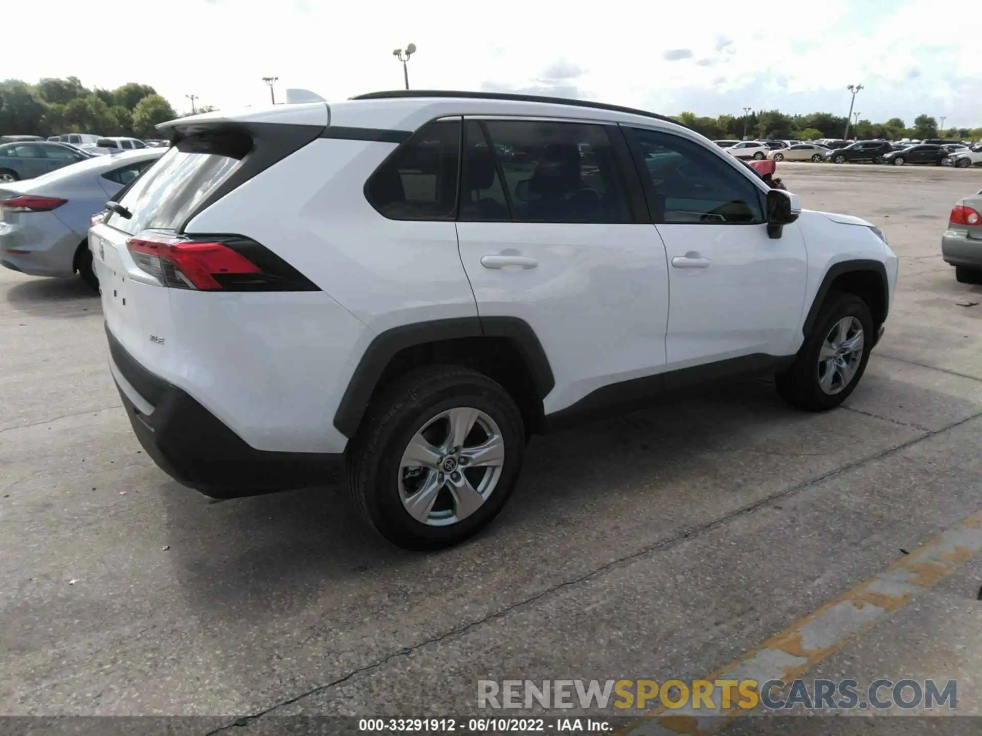 4 Photograph of a damaged car 2T3W1RFV6MW176518 TOYOTA RAV4 2021