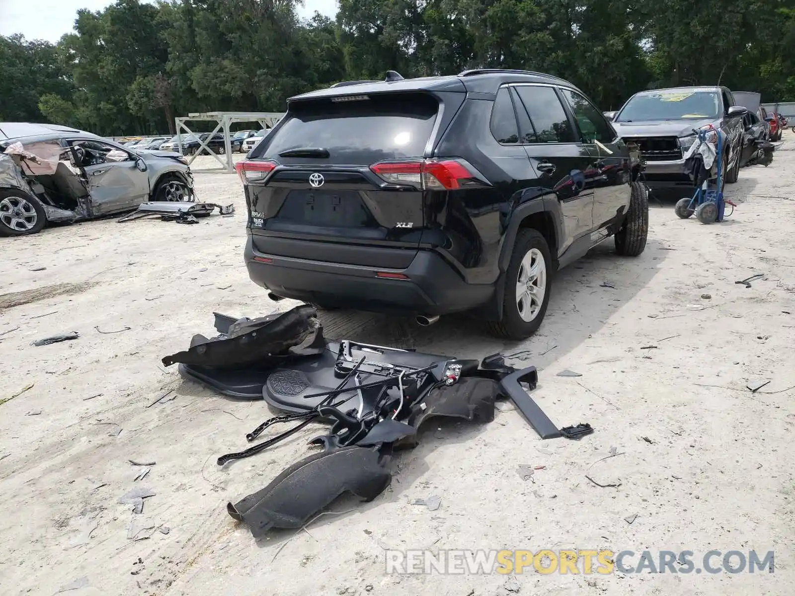 4 Photograph of a damaged car 2T3W1RFV7MC095660 TOYOTA RAV4 2021