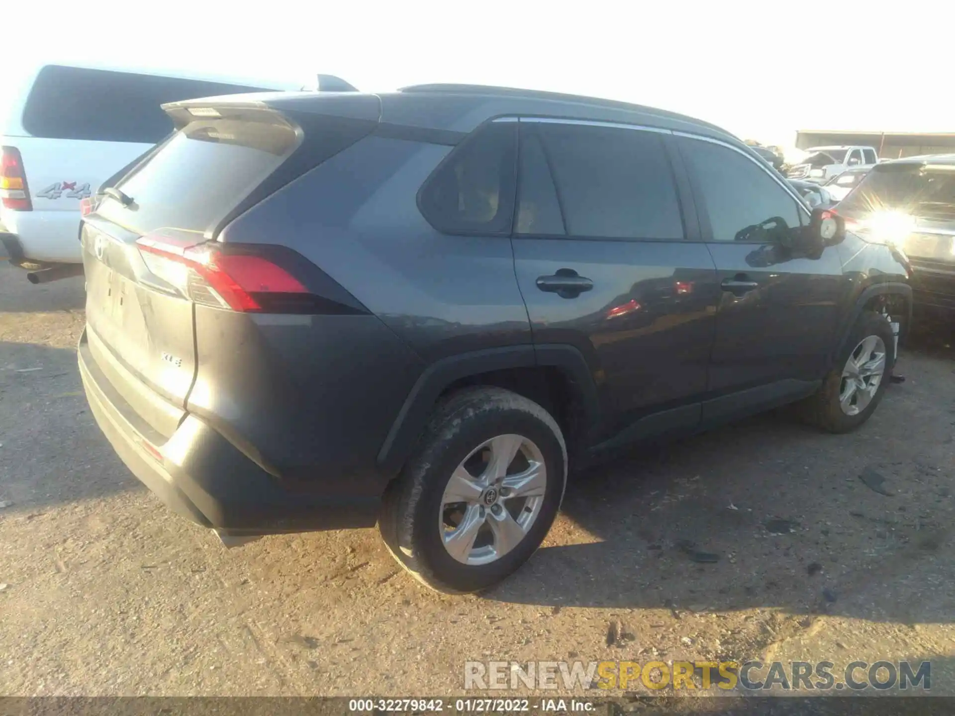 4 Photograph of a damaged car 2T3W1RFV7MC132027 TOYOTA RAV4 2021