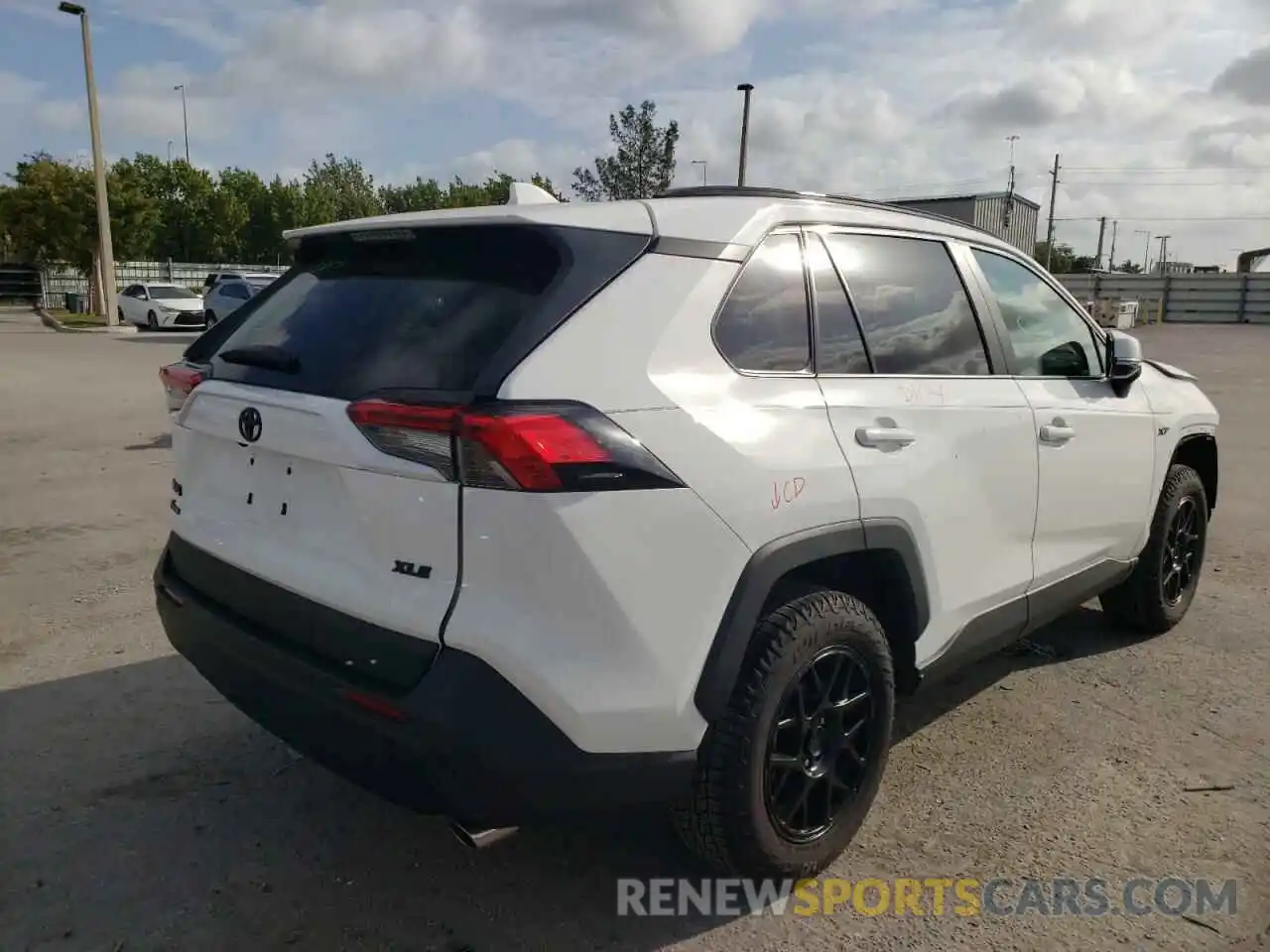 4 Photograph of a damaged car 2T3W1RFV7MC159230 TOYOTA RAV4 2021