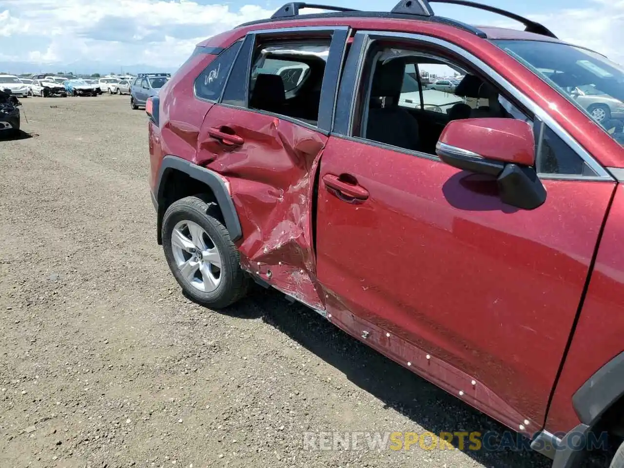 10 Photograph of a damaged car 2T3W1RFV7MW106672 TOYOTA RAV4 2021