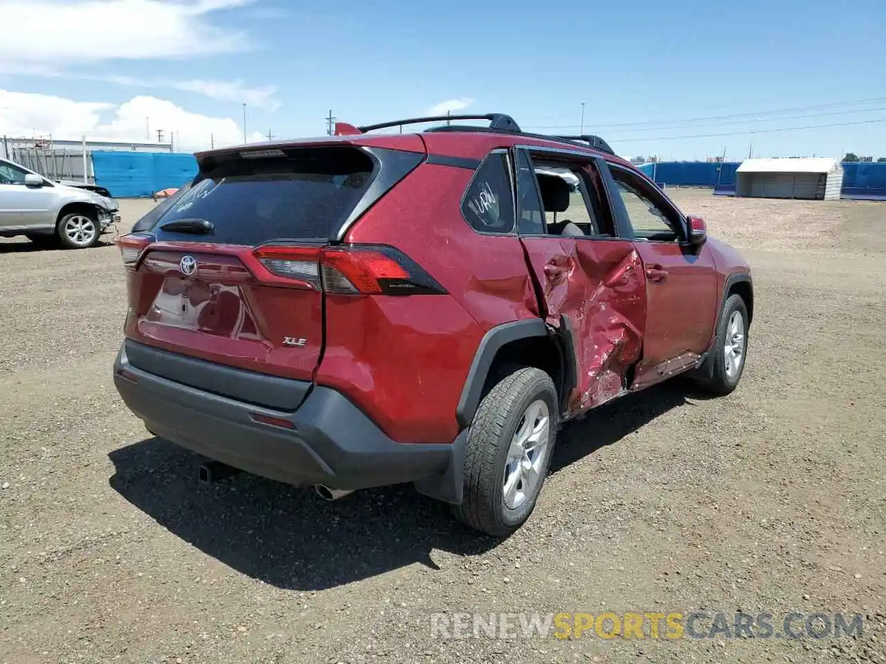 4 Photograph of a damaged car 2T3W1RFV7MW106672 TOYOTA RAV4 2021