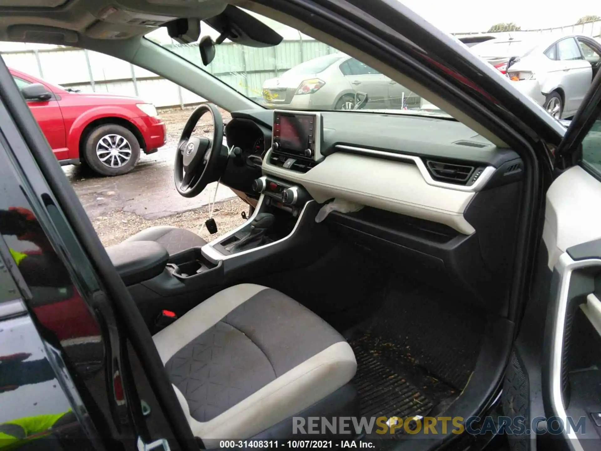 5 Photograph of a damaged car 2T3W1RFV7MW111709 TOYOTA RAV4 2021