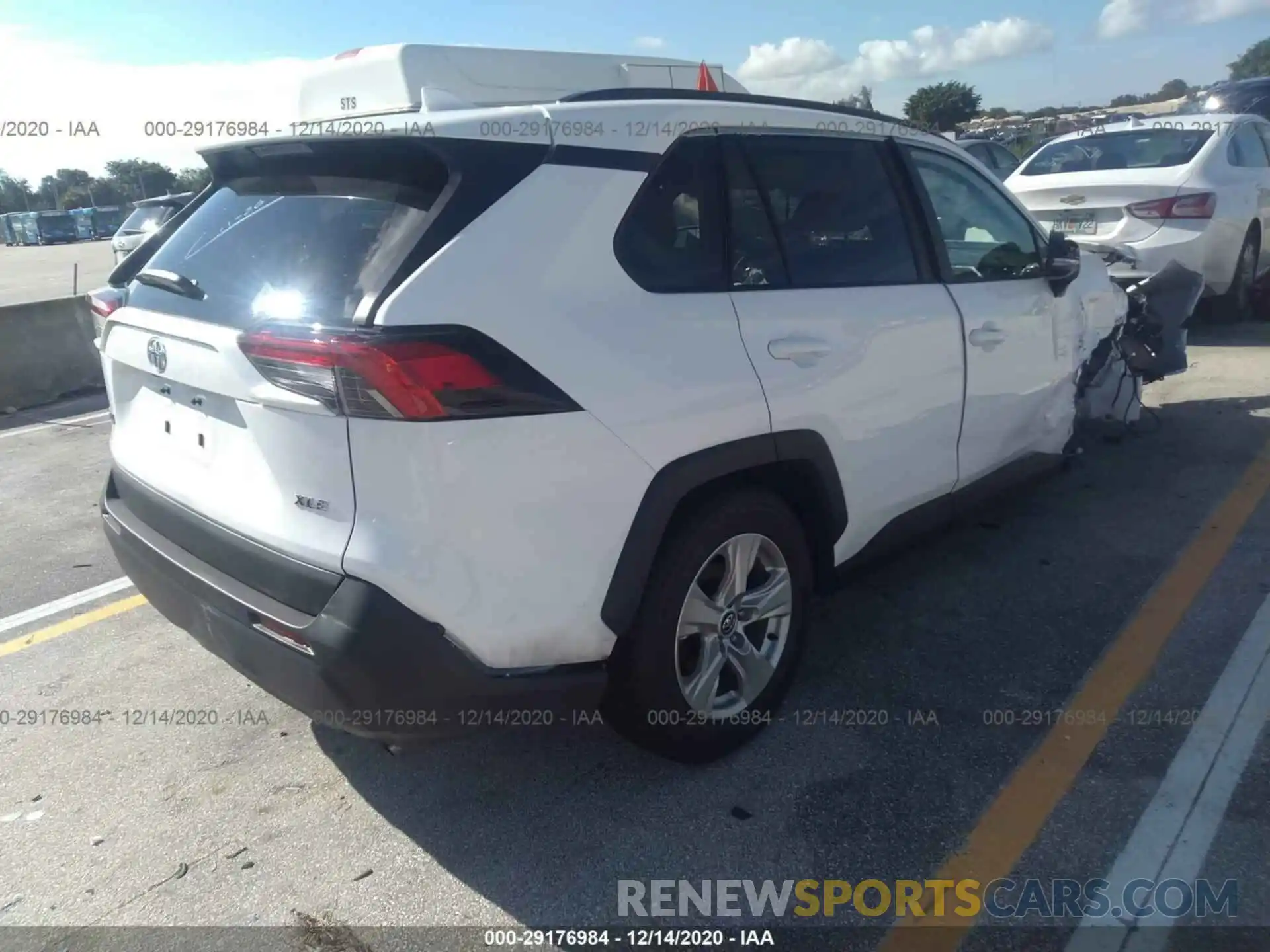 4 Photograph of a damaged car 2T3W1RFV7MW113184 TOYOTA RAV4 2021