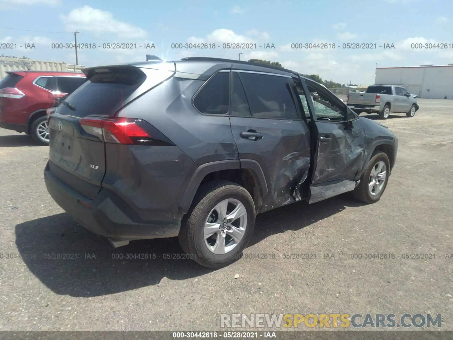 4 Photograph of a damaged car 2T3W1RFV7MW116117 TOYOTA RAV4 2021